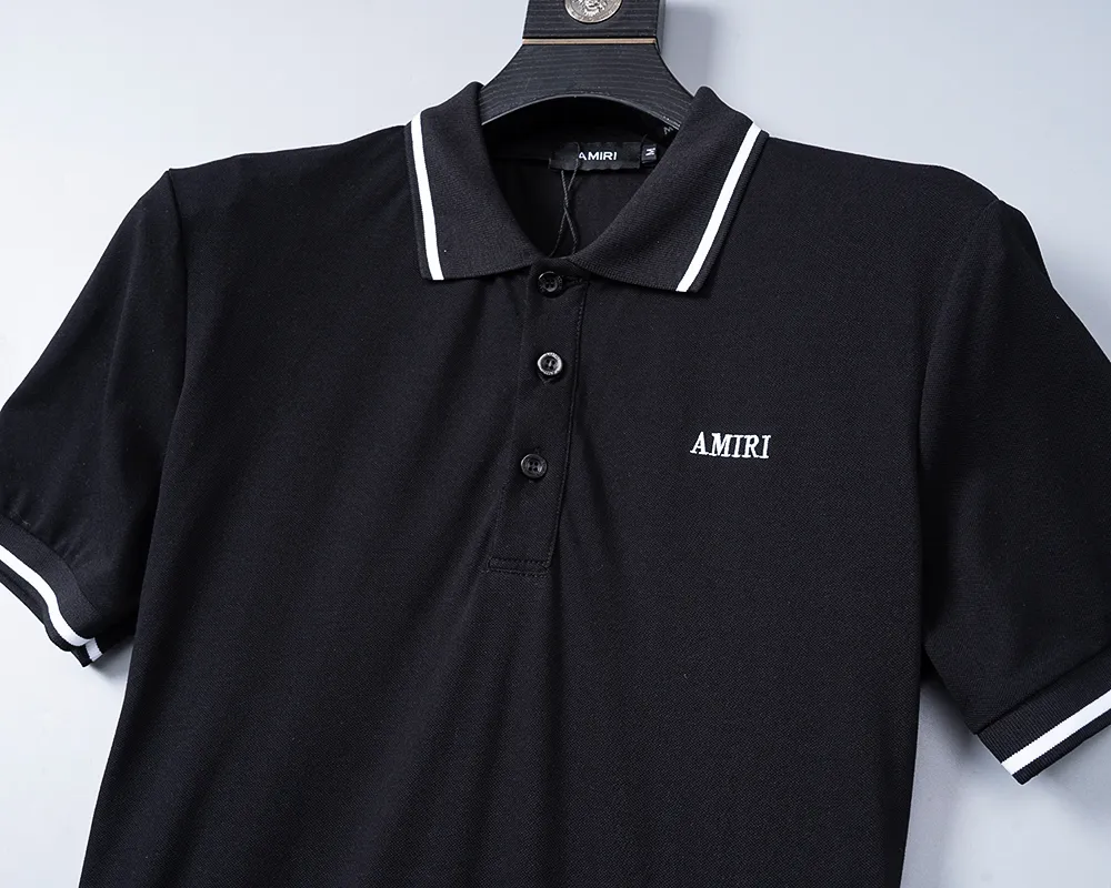 P150 Mili's 2026 spring and summer official website's new lapel T-shirt is made of mercerized pearl fabric and embroidered on the chest. It is handsome, the fabric is comfortable, the workmanship is rigorous, and the threads are neatly routed. Good upper body effect·Size M-3XL black