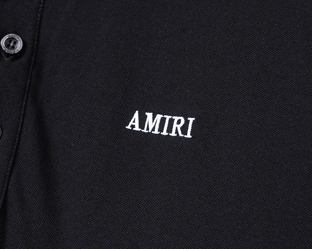 P150 Mili's 2026 spring and summer official website's new lapel T-shirt is made of mercerized pearl fabric and embroidered on the chest. It is handsome, the fabric is comfortable, the workmanship is rigorous, and the threads are neatly routed. Good upper body effect·Size M-3XL black