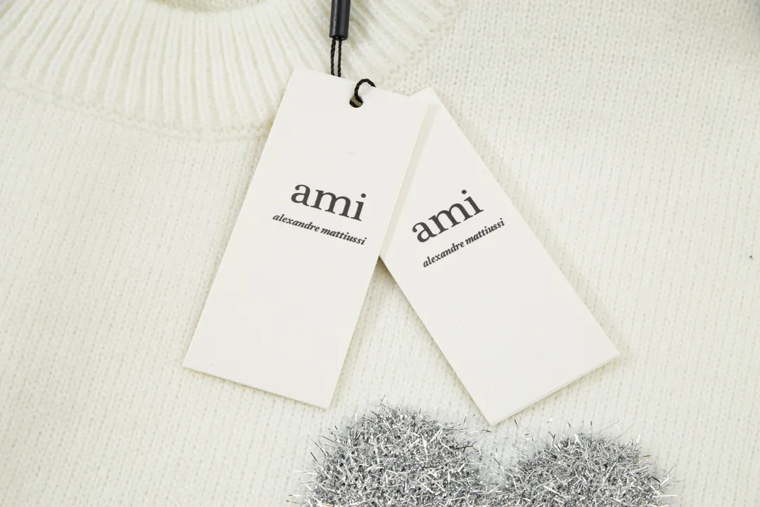 A8146# [Christmas Capsule Series] AMI Paris 2023 Autumn and Winter New Product Silver Big Heart Alpaca Blended Soft and Waxy Knitted Round Neck Sweater Oversize Version Same Style for Men and Women Color: Off-White Size: S-XL