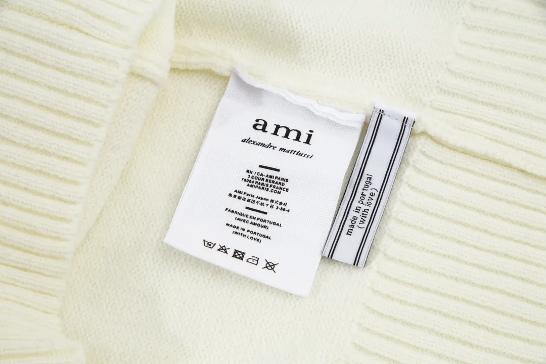 A8146# [Christmas Capsule Series] AMI Paris 2023 Autumn and Winter New Product Silver Big Heart Alpaca Blended Soft and Waxy Knitted Round Neck Sweater Oversize Version Same Style for Men and Women Color: Off-White Size: S-XL