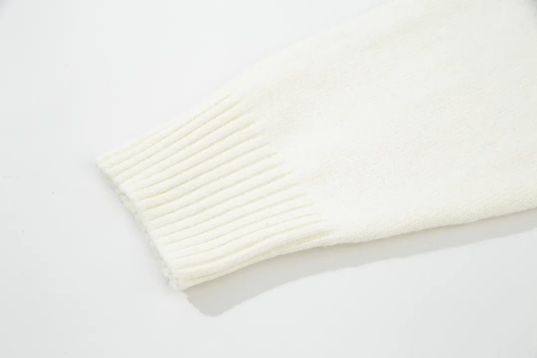 A8146# [Christmas Capsule Series] AMI Paris 2023 Autumn and Winter New Product Silver Big Heart Alpaca Blended Soft and Waxy Knitted Round Neck Sweater Oversize Version Same Style for Men and Women Color: Off-White Size: S-XL