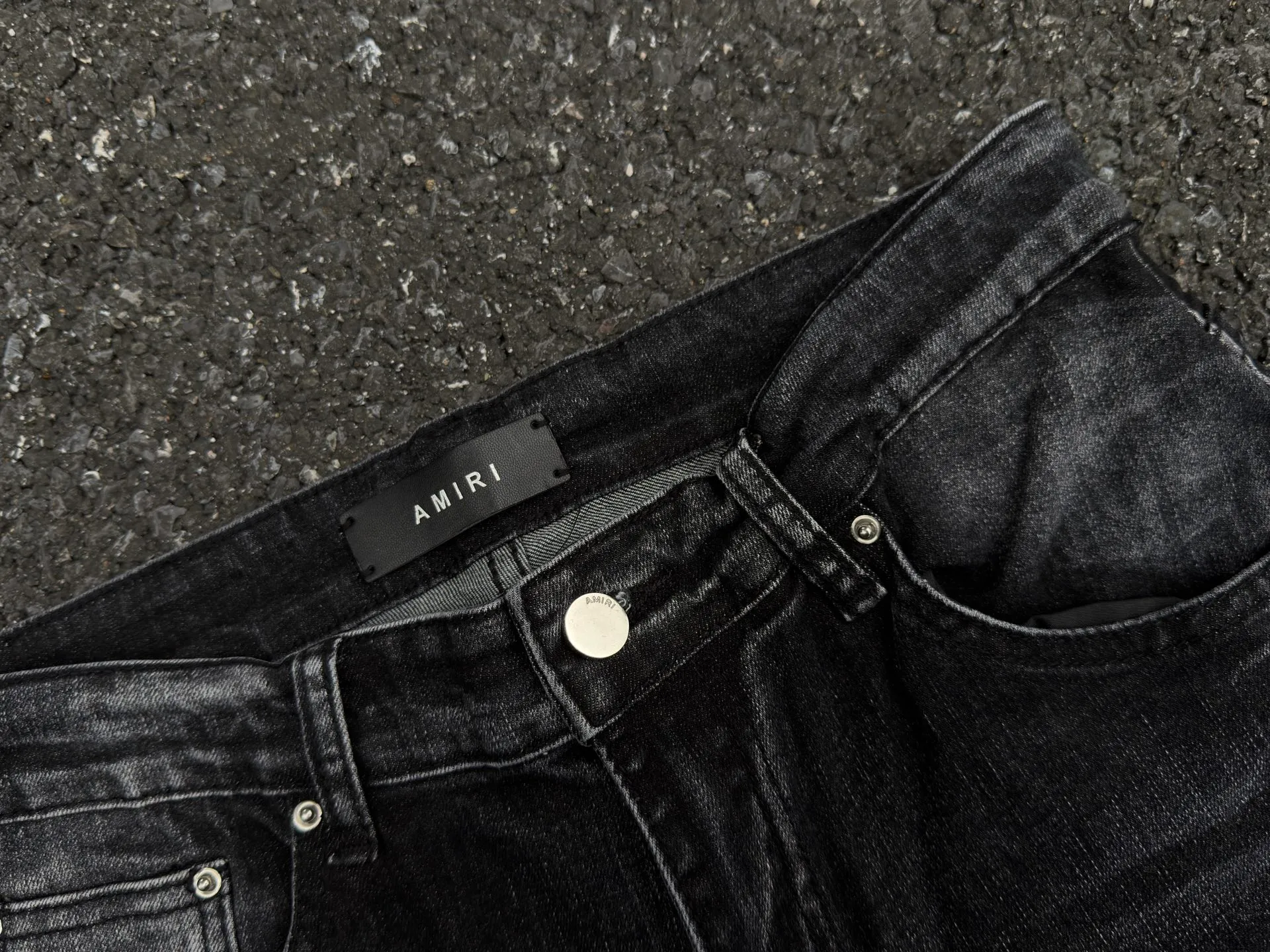 -Size details P240 💰AM02 AMIRI new jeans washed ripped whiskers patch leather denim trousers for men and women same size Size: S-XL (28-34)