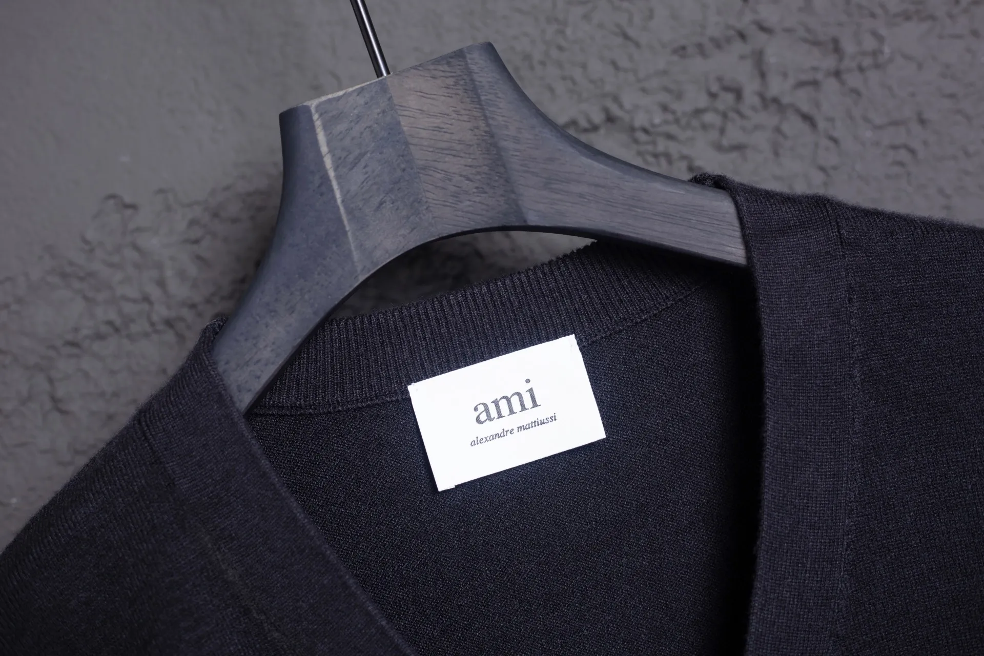 P176 Style No.: MQ803 AMI Classic Little Love Series Embroidered Cardigan Sweater Highest Version Supports Comparison Color: Black Size: S-XL