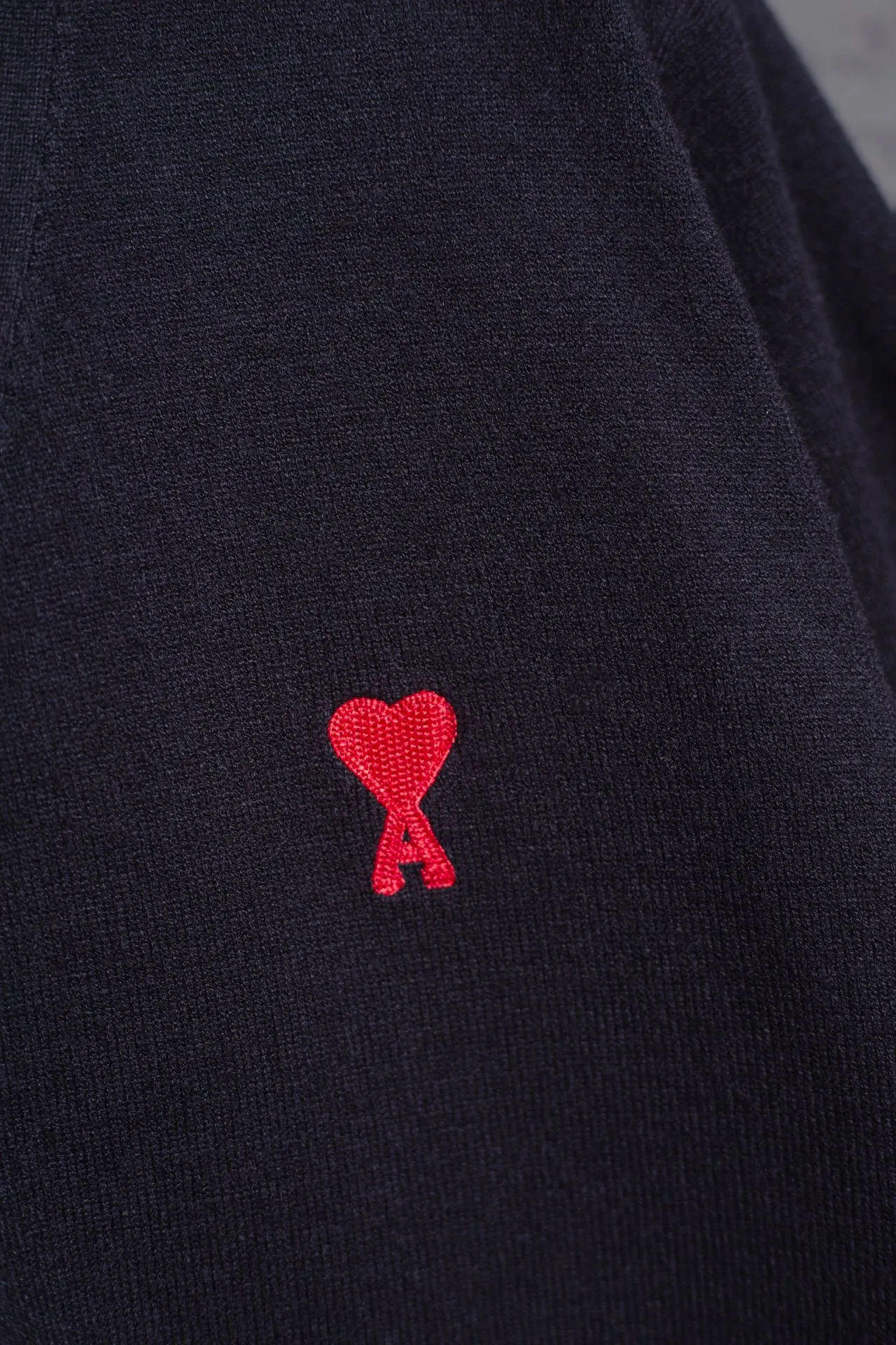 P176 Style No.: MQ803 AMI Classic Little Love Series Embroidered Cardigan Sweater Highest Version Supports Comparison Color: Black Size: S-XL