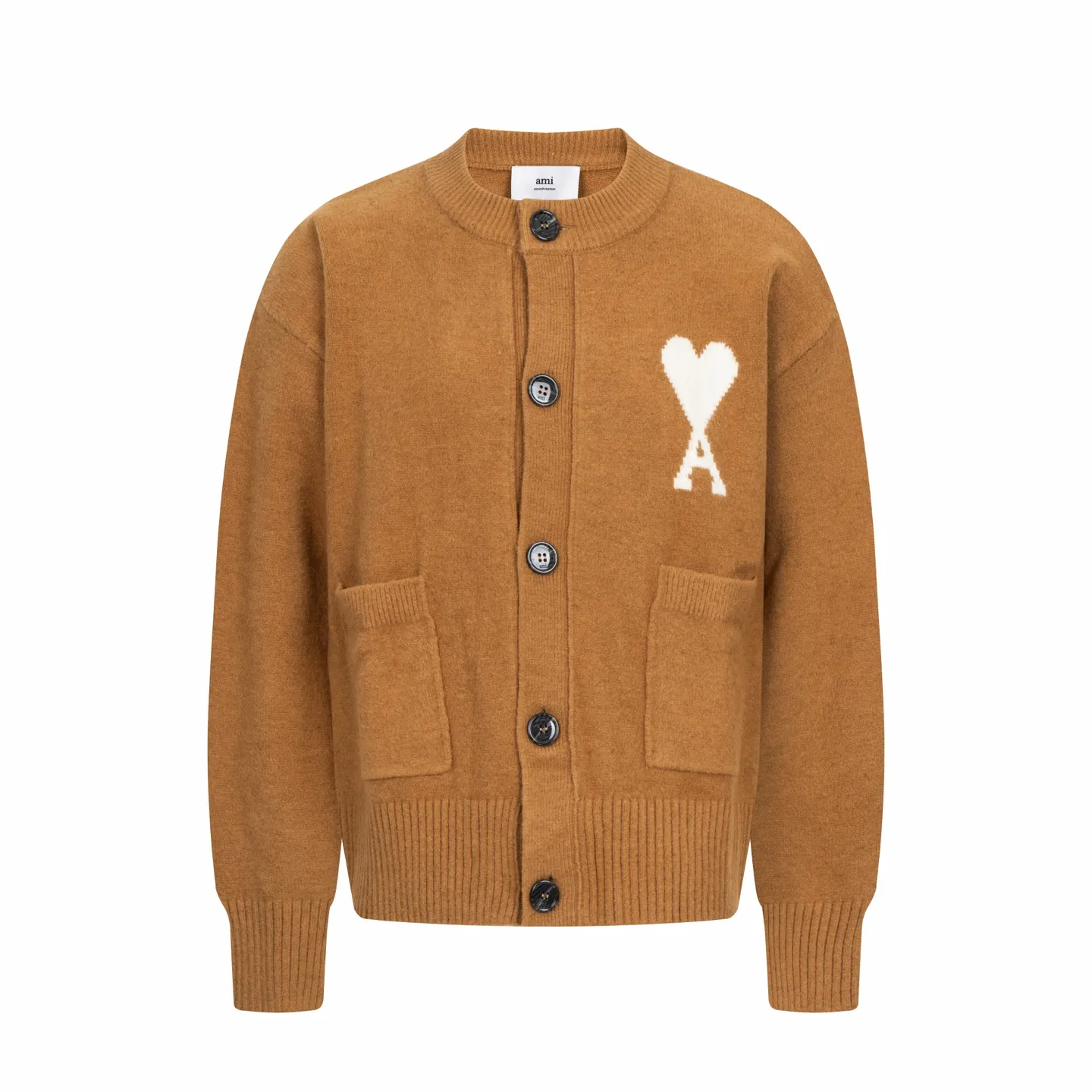 🅿️600 [Exclusive supply] Ami love jacquard double pocket knitted cardigan (brown). The original purchase was purchased for 3,399 and developed. The fabric is made of alpaca wool to maintain a stable pattern. The stitching is even and firm, and the details are meticulously handled, reflecting the brand's strict control over quality. The overall design is simple and elegant, suitable for various occasions. Whether it is business or leisure, it can show an elegant and decent style. The overall wiring is straight and delicate, the fabric is comfortable and soft, and the color is consistent without color difference. It can be matched with the same style to create a fashionable look, and can be used in various occasions. Customized accessories, complete with three standards, the same style for men and women. Size:S-M-L-XL