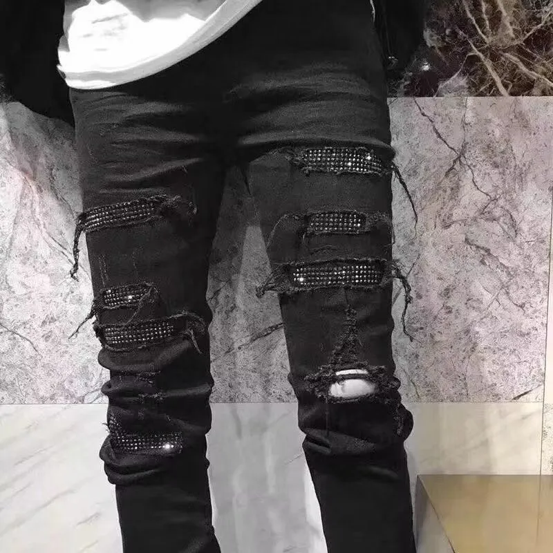 #M81 P168💰 AMIRI patch embroidery jeans trousers AMIRI high street basic ripped tight elastic jeans trousers amiri brand jeans break the production process and cutting of the original jeans, the fabrics are softer and more comfortable Hand-sewn collar label Customized logo buttons Genuine leather tag Color: Picture color Size: 30-32-34-36