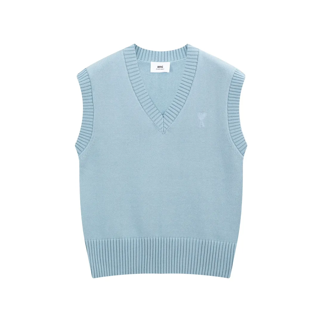 A086# AMI Paris2023 new product Sleeveless sweater vest vest with small love heart towel embroidery on the chest. Carefully woven with cotton and wool blended yarn. Same style for men and women. Color: black, white, blue. Size: S-XL