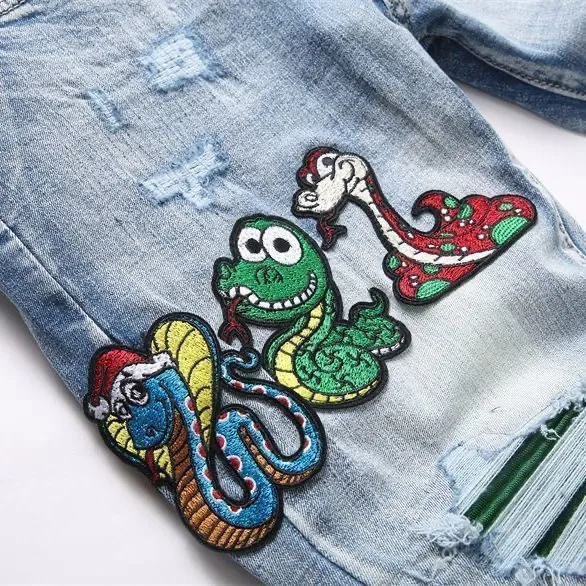 P168 💰 AMIRI patch embroidery jeans trousers AMIRI high street basic ripped tight elastic jeans trousers amiri brand jeans break the production process and cutting of the original jeans, the fabrics are softer and more comfortable Hand-sewn collar label Customized logo buttons Genuine leather tag Color: Picture color Size: 30-32-34-36