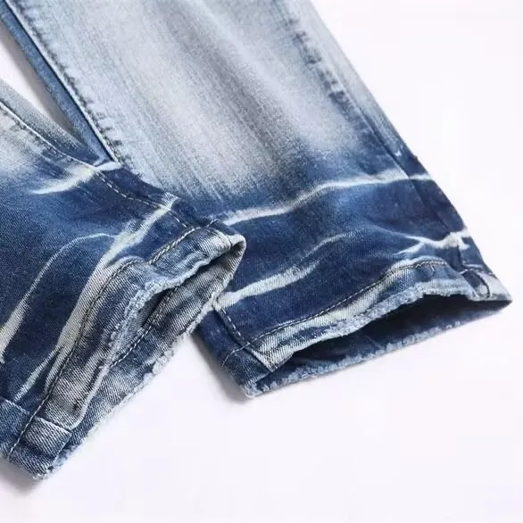 P168 💰 AMIRI patch embroidery jeans trousers AMIRI high street basic ripped tight elastic jeans trousers amiri brand jeans break the production process and cutting of the original jeans, the fabrics are softer and more comfortable Hand-sewn collar label Customized logo buttons Genuine leather tag Color: Picture color Size: 30-32-34-36