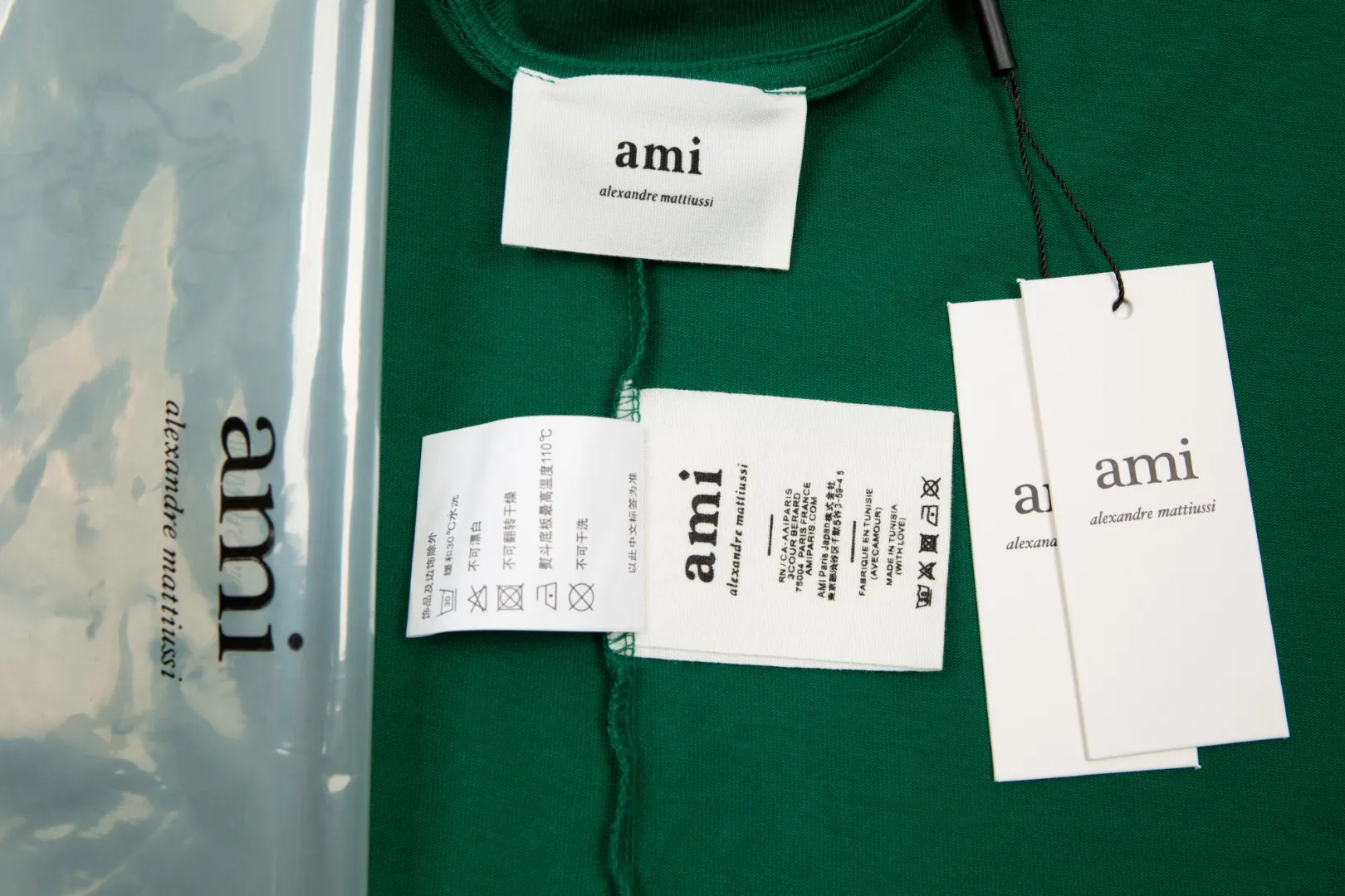 Ami Amy 2024ss autumn classic small embroidered love short sleeves ✅240G Xinjiang long-staple cotton top double yarn, shrinkage rate is controlled at 2%, export-grade solid color quality, truly not easy to deform, shrink, and fade. The maximum size can be worn up to 230 pounds. There is no pressure to export to Europe and the United States. Size S-XL Color: 7 colors, white, black, gray, blue, navy, dark green, coffee