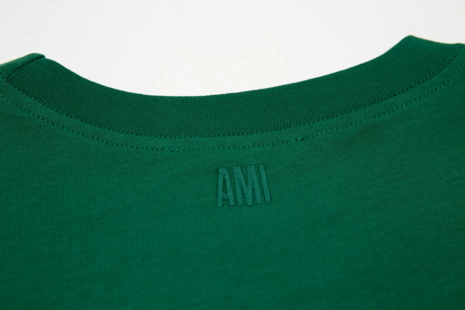 Ami Amy 2024ss autumn classic small embroidered love short sleeves ✅240G Xinjiang long-staple cotton top double yarn, shrinkage rate is controlled at 2%, export-grade solid color quality, truly not easy to deform, shrink, and fade. The maximum size can be worn up to 230 pounds. There is no pressure to export to Europe and the United States. Size S-XL Color: 7 colors, white, black, gray, blue, navy, dark green, coffee