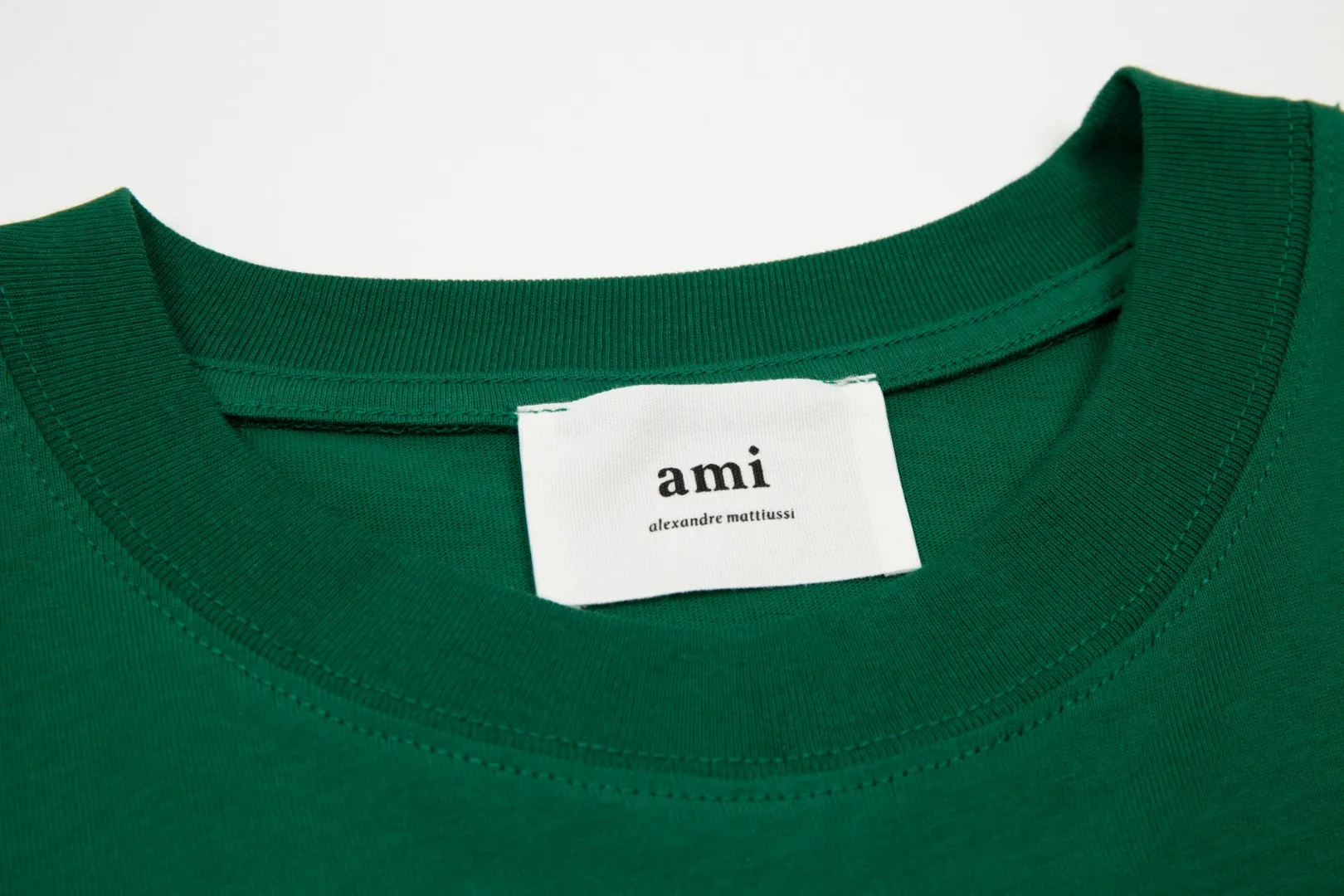 Ami Amy 2024ss autumn classic small embroidered love short sleeves ✅240G Xinjiang long-staple cotton top double yarn, shrinkage rate is controlled at 2%, export-grade solid color quality, truly not easy to deform, shrink, and fade. The maximum size can be worn up to 230 pounds. There is no pressure to export to Europe and the United States. Size S-XL Color: 7 colors, white, black, gray, blue, navy, dark green, coffee