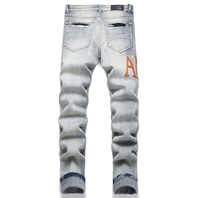 #M03 P168💰 AMIRI splash-ink medal patch embroidered jeans trousers AMIRI high street basic ripped tight stretch jeans trousers Amiriamiri is transliterated as Emil, which is the name of the founder. Mike Amiri, the founder of amiri, grew up in Los Angeles, USA. He was influenced by the local street culture Rock since he was a child, so he founded the amiri brand named after himself. A variety of trendy brand clothing meets the needs of different trendy players. Amiri clothing has novel and unique styles and is a well-known street brand in the United States. Many of its styles and styles are loved by many street photographers. Various clothing styles meet the needs of different people, show their unique temperament, and show the trend of dressing. amiri's jeans are relatively famous. Not only do they have many styles, but the quality of the jeans is also very good. Many celebrities have also worn amiri brand jeans.  The jeans of the amiri brand break through the production process and cutting of the original jeans. The fabrics are relatively soft and comfortable, and are not as hard as some jeans, which can irritate the skin and cause the skin to bleed when worn. Los Angeles trendy brand Amiri's jeans are made with great detail from tailoring to texture, adding wrinkles, bullet holes, damage and other details to add to the trendiness of the jeans. You can choose the style that suits you according to your own needs. Only when you wear a suitable style can you have a certain sense of fashion.  In recent years, high street has become a word that appears more and more frequently in men's clothing. High street style has also become an important direction for everyone's matching. High street related items are basically inseparable from oversize or off-shoulder tops. The lower body is matched with trackpants or tight-fitting denim. In my opinion, the most representative one is perhaps annihilation. Color; picture color Size: 30-32-34-36