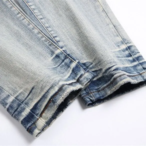 #M03 P168💰 AMIRI splash-ink medal patch embroidered jeans trousers AMIRI high street basic ripped tight stretch jeans trousers Amiriamiri is transliterated as Emil, which is the name of the founder. Mike Amiri, the founder of amiri, grew up in Los Angeles, USA. He was influenced by the local street culture Rock since he was a child, so he founded the amiri brand named after himself. A variety of trendy brand clothing meets the needs of different trendy players. Amiri clothing has novel and unique styles and is a well-known street brand in the United States. Many of its styles and styles are loved by many street photographers. Various clothing styles meet the needs of different people, show their unique temperament, and show the trend of dressing. amiri's jeans are relatively famous. Not only do they have many styles, but the quality of the jeans is also very good. Many celebrities have also worn amiri brand jeans.  The jeans of the amiri brand break through the production process and cutting of the original jeans. The fabrics are relatively soft and comfortable, and are not as hard as some jeans, which can irritate the skin and cause the skin to bleed when worn. Los Angeles trendy brand Amiri's jeans are made with great detail from tailoring to texture, adding wrinkles, bullet holes, damage and other details to add to the trendiness of the jeans. You can choose the style that suits you according to your own needs. Only when you wear a suitable style can you have a certain sense of fashion.  In recent years, high street has become a word that appears more and more frequently in men's clothing. High street style has also become an important direction for everyone's matching. High street related items are basically inseparable from oversize or off-shoulder tops. The lower body is matched with trackpants or tight-fitting denim. In my opinion, the most representative one is perhaps annihilation. Color; picture color Size: 30-32-34-36