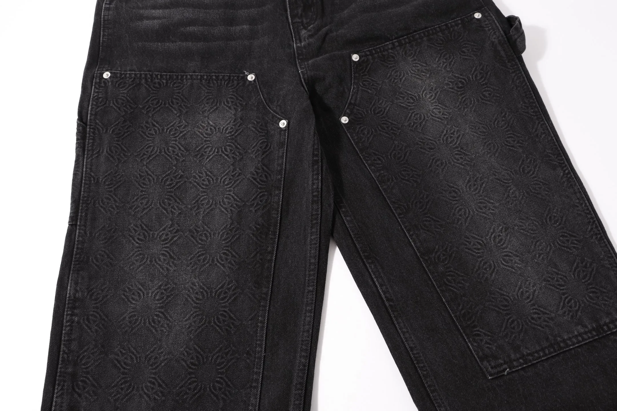 P260 Style number: H47 AMIRI & AMIRI 2025 new heavy-duty embroidered lettering logging pants for couples, washed jeans, top ceiling quality, styles with different washed textures, very friendly to people with thin legs and thick legs, straight and slim fit, very flattering leg shape, moderate length that never goes out of style, easy and casual to match, basic styling for various styles, a must-have in the wardrobe! The fabric is stiff but also makes the upper body soft without losing texture. The washing process is even more perfect. It is a must-have item for everyone! ! ! Washed wheat, hang tag, pants label, three labels complete Color: black Size: 30, 32, 34, 36