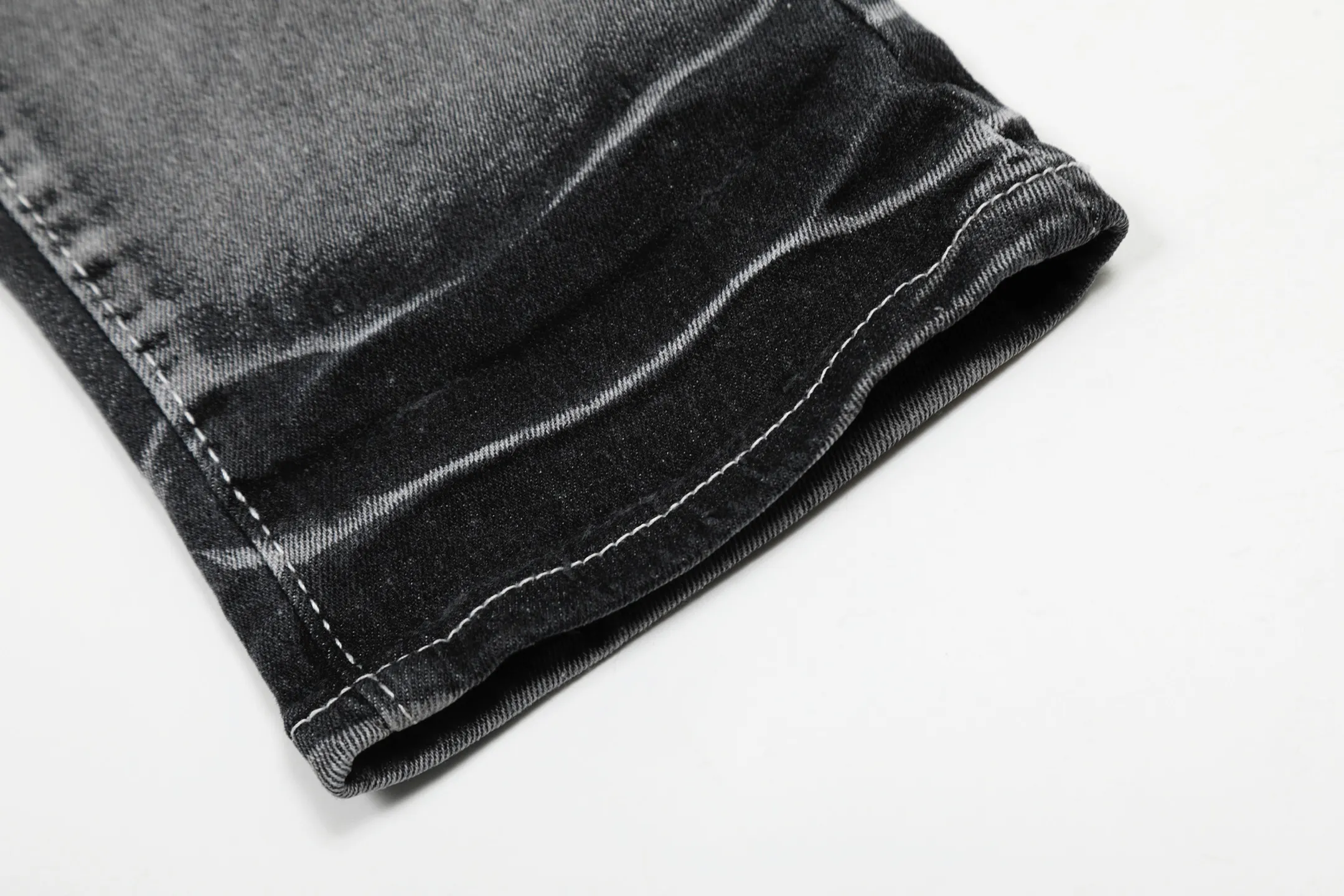 #M17 P168💰 Amiri classic embroidered patched leather distressed lettered jeans. Slim fit jeans. Produced by a major water-washed factory. Full of high-end. Partial destruction of the knees and patchwork design. Already used as a facade design. Leather waist nameplate. The focus of this style is not on the washing, but on the destroyed shape and version. The secret lies in the craftsmanship of the master. The cost of post-processing, grinding, cutting, etc. is far beyond the cost of assembly line products. Color: Picture color Size: 30-32-34-36