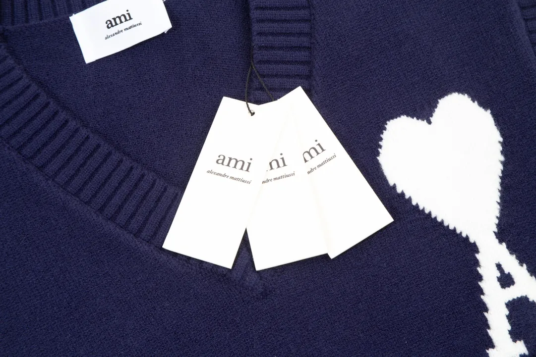 CYA59# Ami Alexander Mattiussi22 new autumn and winter style red love letter V-neck sleeveless sweater vest, same style for men and women. Color: black white gray rose red bright red sapphire blue gray black heart Size: S-XL