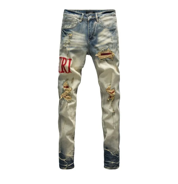 #N07 P246💰 (Top version) AMIRI hot high street jeans slim fit stretch washed knife cut trousers men's fashion AMIRI amiri is transliterated as Emil, which is the name of the founder. Mike Amiri, the founder of amiri, grew up in Los Angeles, USA. He was influenced by local street culture and Punk Rock since childhood, so he founded the amiri brand named after himself. A variety of trendy clothing meets the needs of different trendy players. Amiri clothing has novel and unique styles and is a well-known street brand in the United States. The styles and styles of many clothes are loved by many street photographers. The various clothing styles meet the dressing needs of different people, show their unique temperament, and show the trend of dressing. amiri's jeans are relatively famous. Not only do they have many styles, but the quality of the jeans is also very good. Many celebrities have also worn amiri brand jeans. Color: Picture color Size: 28, 30, 32, 34, 36 28 30 32 34 36 Waist 71 76 81 86 91 Qianlang 26.5 27.5 28.5 29.5 30.5 Hou Lang 37 38 39 40 41 Foot 14 14.8 15.6 16.4 17.2 Foreign Minister 100 102 104 106 107