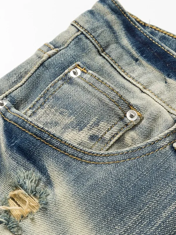 #N07 P246💰 (Top version) AMIRI hot high street jeans slim fit stretch washed knife cut trousers men's fashion AMIRI amiri is transliterated as Emil, which is the name of the founder. Mike Amiri, the founder of amiri, grew up in Los Angeles, USA. He was influenced by local street culture and Punk Rock since childhood, so he founded the amiri brand named after himself. A variety of trendy clothing meets the needs of different trendy players. Amiri clothing has novel and unique styles and is a well-known street brand in the United States. The styles and styles of many clothes are loved by many street photographers. The various clothing styles meet the dressing needs of different people, show their unique temperament, and show the trend of dressing. amiri's jeans are relatively famous. Not only do they have many styles, but the quality of the jeans is also very good. Many celebrities have also worn amiri brand jeans. Color: Picture color Size: 28, 30, 32, 34, 36 28 30 32 34 36 Waist 71 76 81 86 91 Qianlang 26.5 27.5 28.5 29.5 30.5 Hou Lang 37 38 39 40 41 Foot 14 14.8 15.6 16.4 17.2 Foreign Minister 100 102 104 106 107