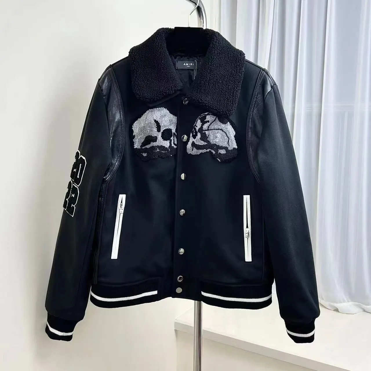 7046#P536 [WESLANG co-branded] AMIRI 2022 autumn and winter new men's clothing skull embroidered jacket and cotton baseball uniform. Color: black. Size: S M L XL