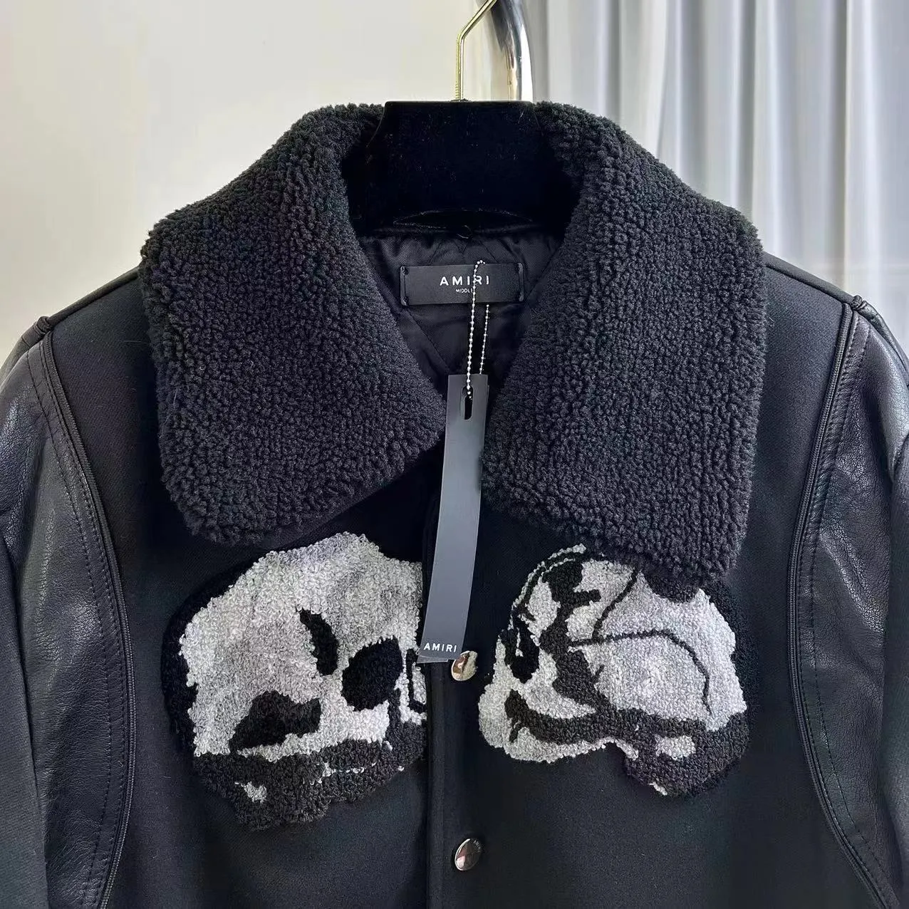 7046#P536 [WESLANG co-branded] AMIRI 2022 autumn and winter new men's clothing skull embroidered jacket and cotton baseball uniform. Color: black. Size: S M L XL