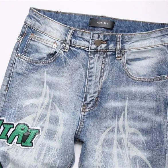 #M54 P168💰 AMIRI patch embroidery jeans trousers AMIRI high street basic ripped tight elastic jeans trousers amiri brand jeans break the production process and cutting of the original jeans, the fabrics are softer and more comfortable Hand-sewn collar label Customized logo buttons Genuine leather tag Color: Picture color Size: 30-32-34-36