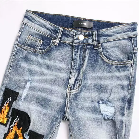 P180 Top replica AMIRI splash-ink medal patch embroidered jeans trousers AMIRI high street basic ripped tight stretch jeans trousers Amiriamiri is transliterated as Emil, which is the name of the founder. Mike Amiri, the founder of amiri, grew up in Los Angeles, USA. He was influenced by the local street culture Rock since he was a child, so he founded the amiri brand named after himself. A variety of trendy brand clothing meets the needs of different fashion players. Amiri clothing has novel and unique styles and is a well-known street brand in the United States. Many of its styles and styles are loved by many street photographers. Various clothing styles meet the needs of different people, show their unique temperament, and show the trend of dressing. amiri's jeans are relatively famous. Not only do they have many styles, but the quality of the jeans is also very good. Many celebrities have also worn amiri brand jeans.  The jeans of the amiri brand break through the production process and cutting of the original jeans. The fabrics are relatively soft and comfortable, and are not as hard as some jeans, which can irritate the skin and cause the skin to bleed when worn. Los Angeles trendy brand Amiri's jeans are made with great detail from tailoring to texture, adding wrinkles, bullet holes, damage and other details to add to the trendiness of the jeans. You can choose the style that suits you according to your own needs. Only when you wear a suitable style can you have a certain sense of fashion.  In recent years, high street has become a word that appears more and more frequently in men's clothing. High street style has also become an important direction for everyone's matching. High street related items are basically inseparable from oversize or off-shoulder tops. The lower body is matched with trackpants or tight-fitting denim. In my opinion, the most representative one is perhaps annihilation. Color; picture color Size: m l xl xxl