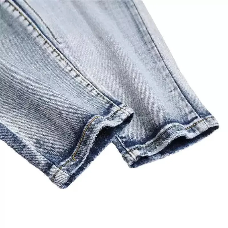 P180 Top replica AMIRI splash-ink medal patch embroidered jeans trousers AMIRI high street basic ripped tight stretch jeans trousers Amiriamiri is transliterated as Emil, which is the name of the founder. Mike Amiri, the founder of amiri, grew up in Los Angeles, USA. He was influenced by the local street culture Rock since he was a child, so he founded the amiri brand named after himself. A variety of trendy brand clothing meets the needs of different fashion players. Amiri clothing has novel and unique styles and is a well-known street brand in the United States. Many of its styles and styles are loved by many street photographers. Various clothing styles meet the needs of different people, show their unique temperament, and show the trend of dressing. amiri's jeans are relatively famous. Not only do they have many styles, but the quality of the jeans is also very good. Many celebrities have also worn amiri brand jeans.  The jeans of the amiri brand break through the production process and cutting of the original jeans. The fabrics are relatively soft and comfortable, and are not as hard as some jeans, which can irritate the skin and cause the skin to bleed when worn. Los Angeles trendy brand Amiri's jeans are made with great detail from tailoring to texture, adding wrinkles, bullet holes, damage and other details to add to the trendiness of the jeans. You can choose the style that suits you according to your own needs. Only when you wear a suitable style can you have a certain sense of fashion.  In recent years, high street has become a word that appears more and more frequently in men's clothing. High street style has also become an important direction for everyone's matching. High street related items are basically inseparable from oversize or off-shoulder tops. The lower body is matched with trackpants or tight-fitting denim. In my opinion, the most representative one is perhaps annihilation. Color; picture color Size: m l xl xxl