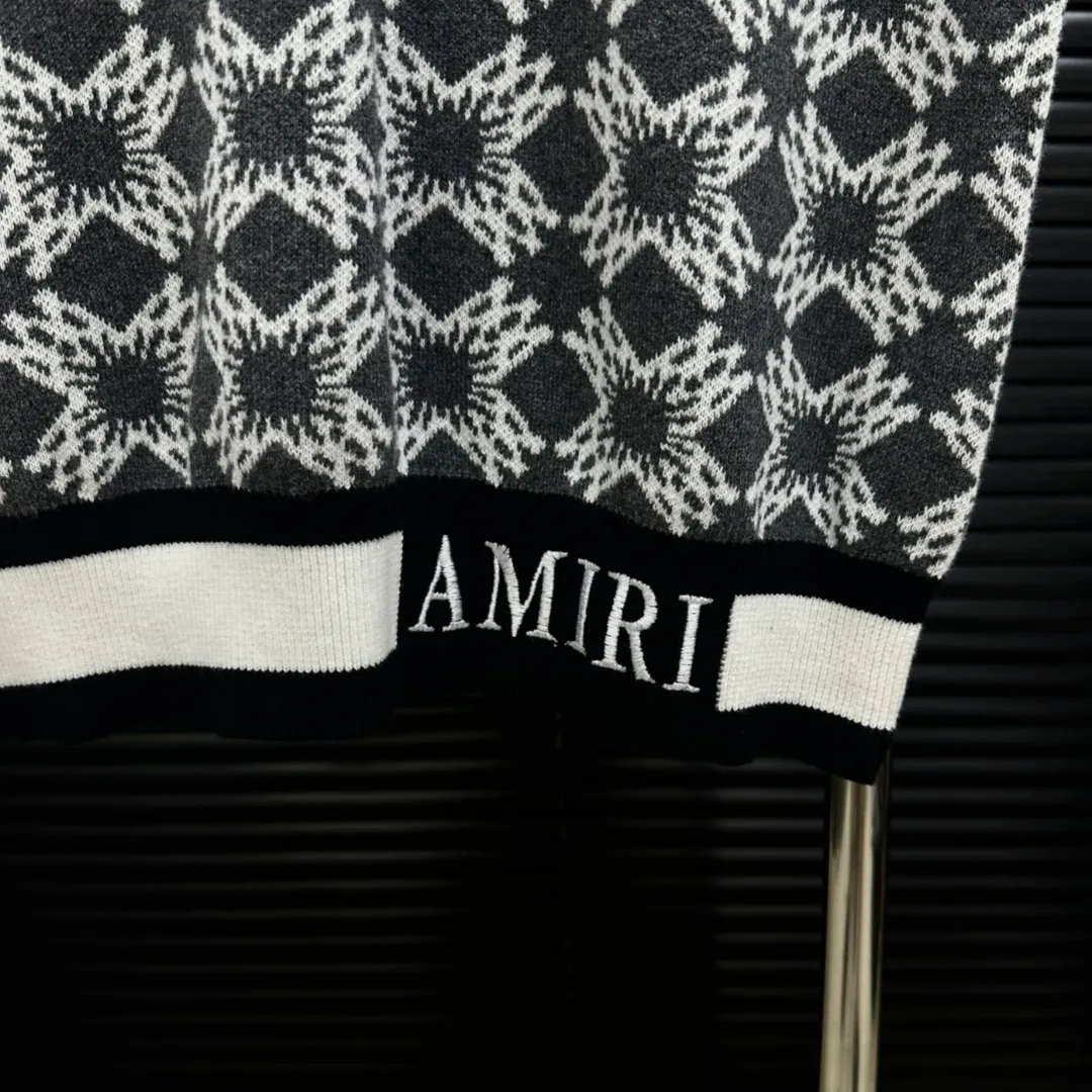 P280 Style: AMIRI full-print knitted POLO short sleeves Size: S-XXL Fabric: Wool blend Accessories: Full set of customized original accessories No gender distinction, same style for men and women