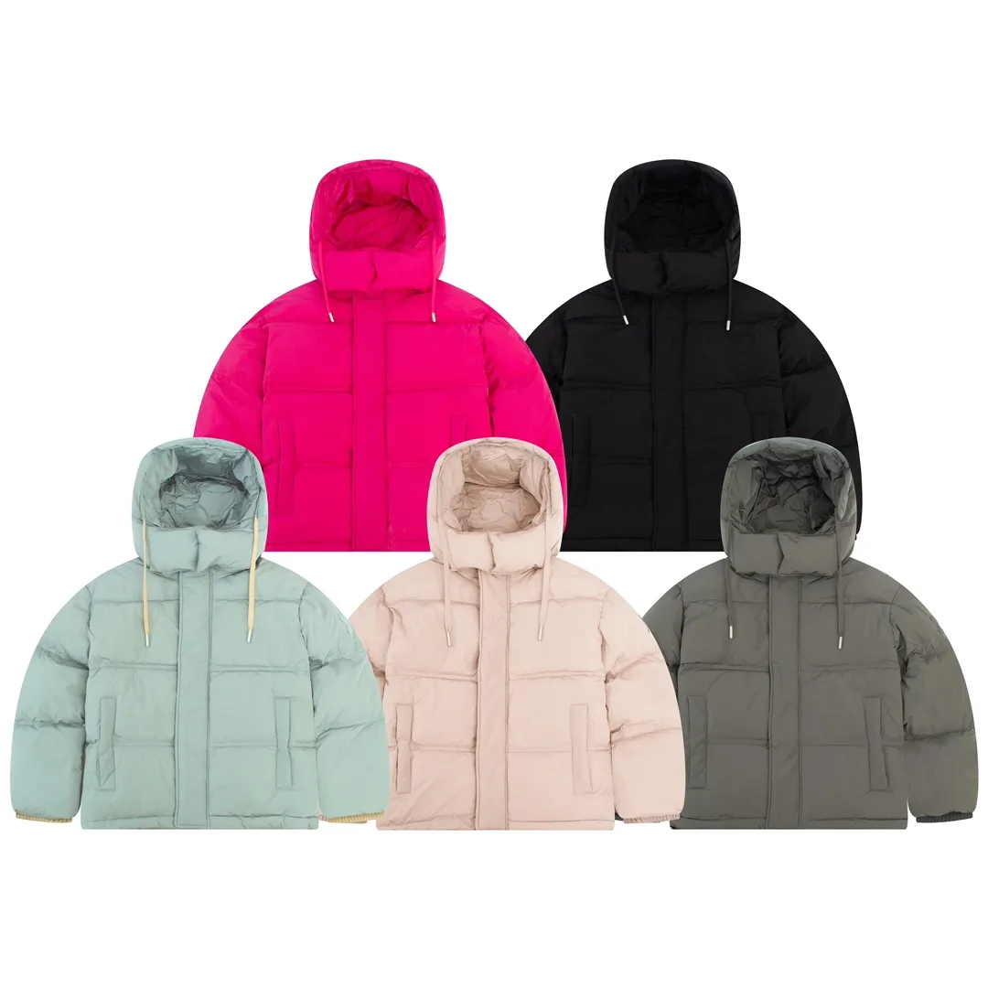 51621# AMI paris 23S autumn and winter new love solid color high collar hooded bread down jacket. Original model opening. Extreme details. Carefully crafted from a unique double-layer lightweight bonded nylon fabric. It is windproof and waterproof, highly breathable, warm, elastic and wear-resistant. It is a multi-functional fabric. The lining is made of fine and dense renewable microfiber fabric. It feels light and soft and has a delicate texture. The down has excellent fluffiness. You can also feel its fluffiness through the actual pictures. It has a fill power of 800. It is filled with 90 white duck down. The down filling is very full, the highest version. There is no one. Color: black, dark gray, rose red, light blue, light pink. Size: XS-L (size specifications are consistent with G.net)