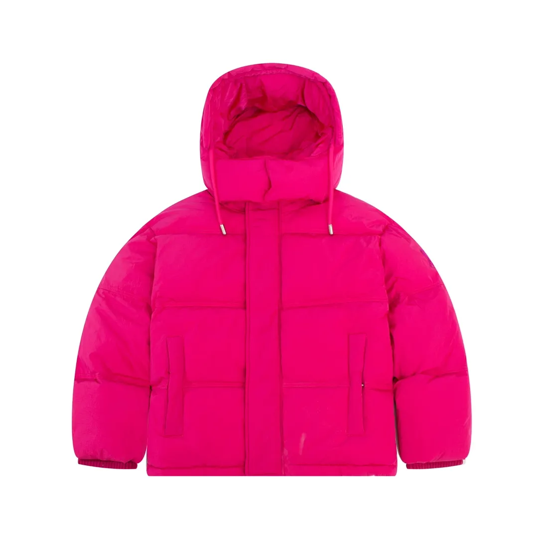 51621# AMI paris 23S autumn and winter new love solid color high collar hooded bread down jacket. Original model opening. Extreme details. Carefully crafted from a unique double-layer lightweight bonded nylon fabric. It is windproof and waterproof, highly breathable, warm, elastic and wear-resistant. It is a multi-functional fabric. The lining is made of fine and dense renewable microfiber fabric. It feels light and soft and has a delicate texture. The down has excellent fluffiness. You can also feel its fluffiness through the actual pictures. It has a fill power of 800. It is filled with 90 white duck down. The down filling is very full, the highest version. There is no one. Color: black, dark gray, rose red, light blue, light pink. Size: XS-L (size specifications are consistent with G.net)