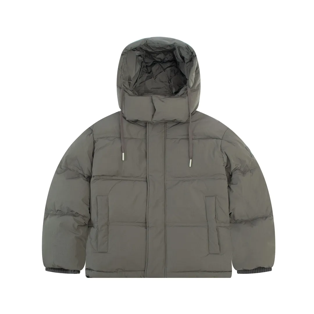 51621# AMI paris 23S autumn and winter new love solid color high collar hooded bread down jacket. Original model opening. Extreme details. Carefully crafted from a unique double-layer lightweight bonded nylon fabric. It is windproof and waterproof, highly breathable, warm, elastic and wear-resistant. It is a multi-functional fabric. The lining is made of fine and dense renewable microfiber fabric. It feels light and soft and has a delicate texture. The down has excellent fluffiness. You can also feel its fluffiness through the actual pictures. It has a fill power of 800. It is filled with 90 white duck down. The down filling is very full, the highest version. There is no one. Color: black, dark gray, rose red, light blue, light pink. Size: XS-L (size specifications are consistent with G.net)