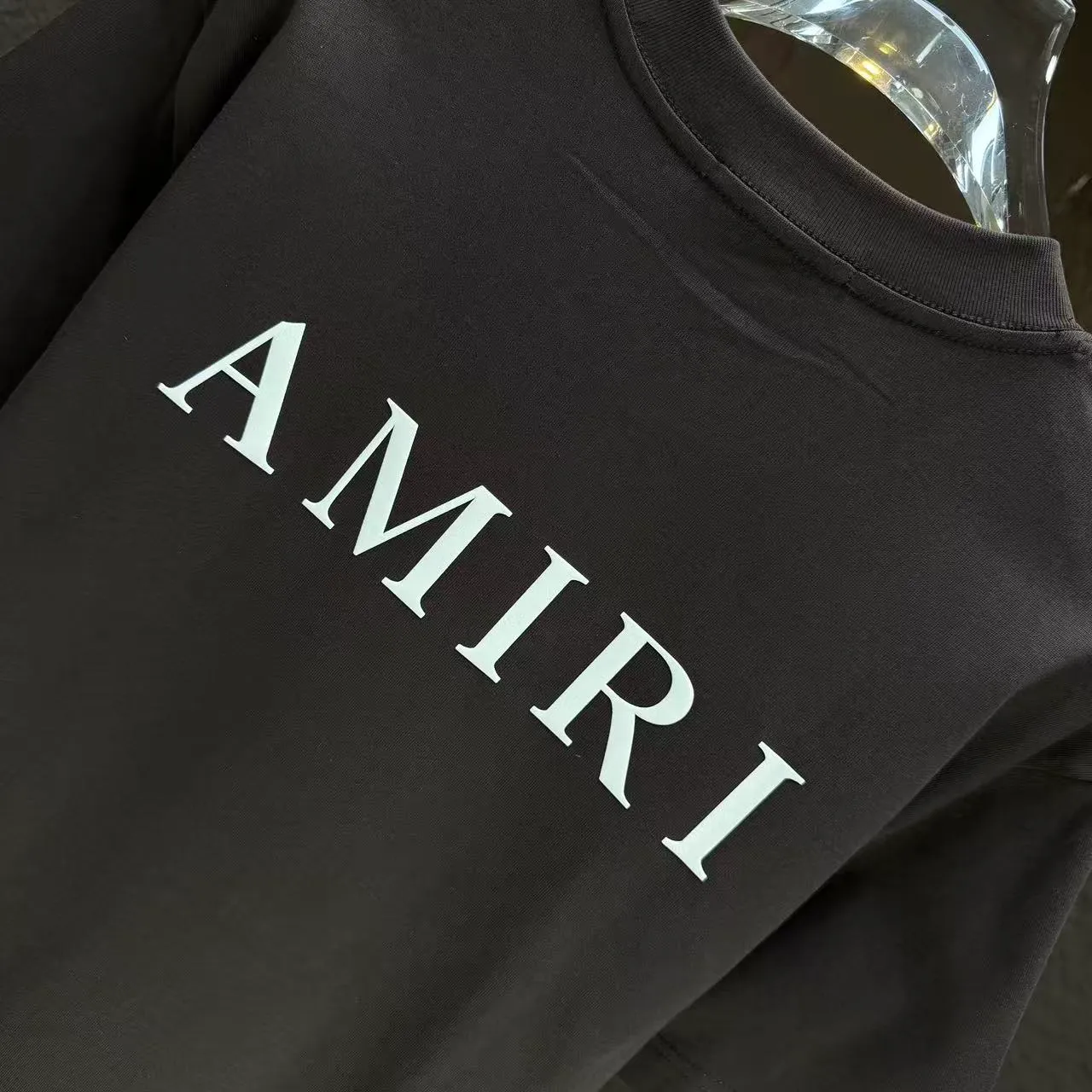 P150 AMIRI* 2025 autumn and winter new short-sleeved T-shirt Customized pure cotton letter logo three-dimensional foam Color: black white clever color dark red Size: S M L XL XXL