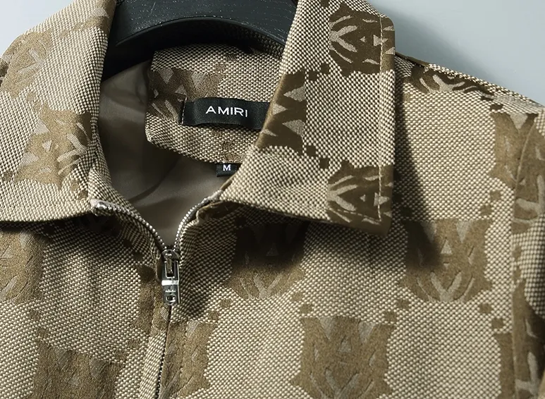 P380 🌸🌸🌸 AMIRI's latest 25-year-old men's jacket. The color combination has a classic charm without losing youthful vitality. It reshapes a new design style and shows a bold and confident brand design concept.  Imported fabrics, sleeves and pockets are paired with exclusive brand designs, reflecting the minimalist pursuit of quality and design. Low-key luxury fully embodies the brand image and status! The brand LOGO icon design is simple and recognizable, with a delicate and comfortable touch, excellent details, exquisite and elegant everywhere, fashionable design, a capable and stylish upper body, and full of aura! The all-over pattern and simple aesthetics are brought to the extreme, and it is a jacket that can be mixed and matched. There is no doubt that it is a must-have product for men. It is extremely practical and the color is easy to match.  Color: Picture color. Sizes: M, L, xL, xxL, xxxL
