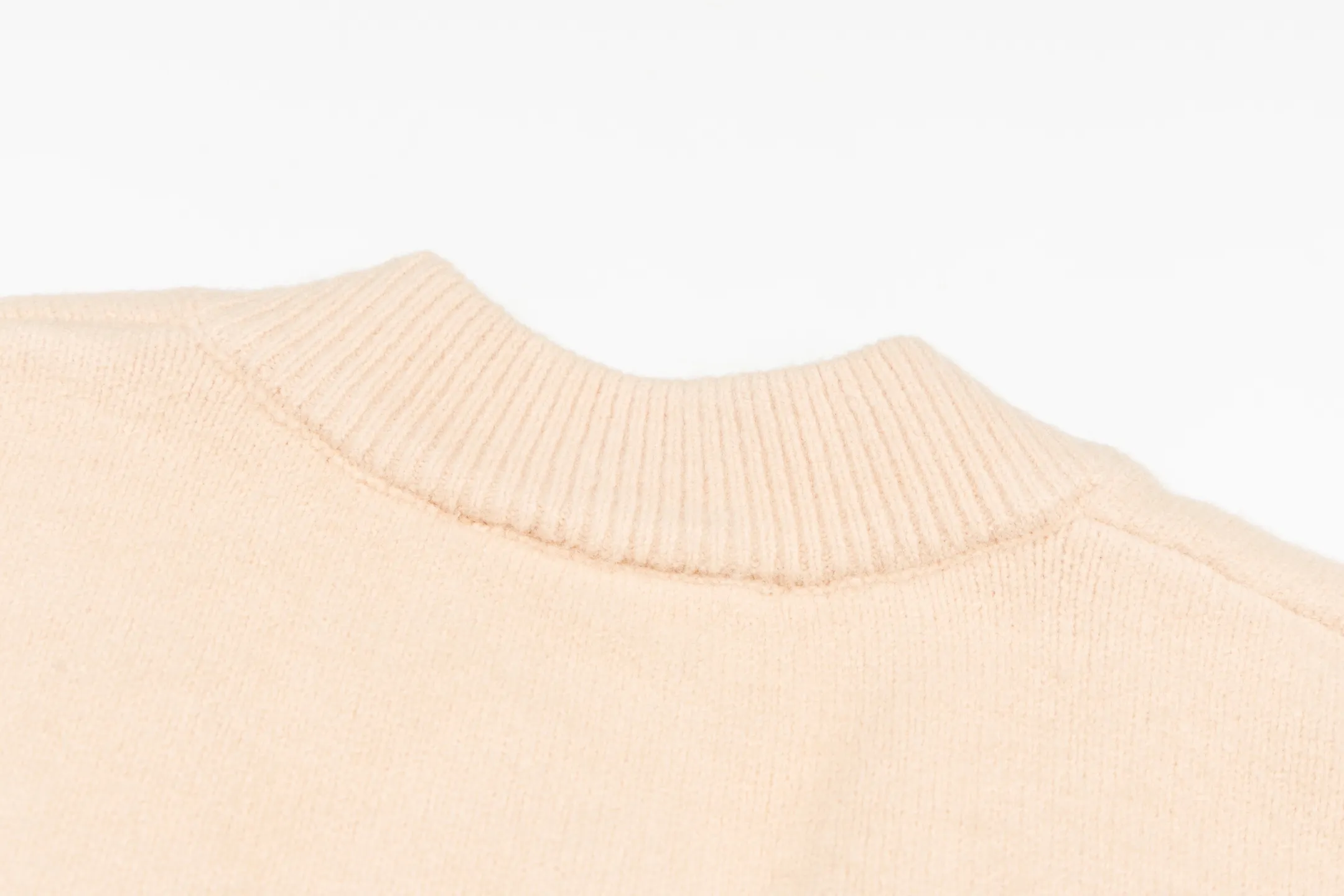 🅿️560 [Exclusive supply] Ami love jacquard knitted cardigan (pink). The original version was purchased for 2,699 and developed. The fabric is made of alpaca wool to maintain a stable pattern. The stitching is even and firm, and the details are meticulously handled, reflecting the brand's strict control over quality. The overall design is simple and elegant, suitable for various occasions. Whether it is business or leisure, it can show an elegant and decent style. The overall wiring is straight and delicate, the fabric is comfortable and soft, and the color is consistent without color difference. It can be matched with the same style to create a fashionable look, and can be used in various occasions. Customized accessories, complete with three standards, the same style for men and women. Size:S-M-L-XL