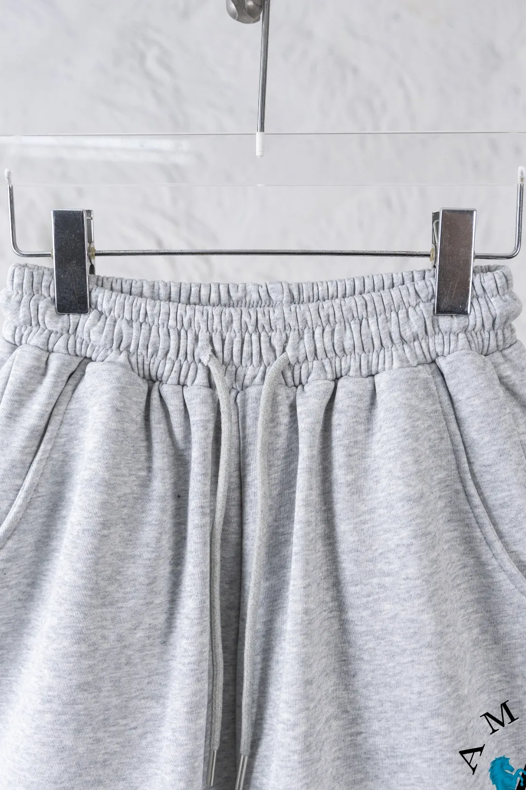 P180 AMIRI new shorts, classic printed shorts, light luxury, a must-have item for daily commuting for men and women, correct version, welcome to compare, detailed features · Made of 360g Xinjiang cotton double yarn fish scale terry fabric · Elastic waistband · Double needle stitching and cross-stitching process Color: black/grey Size: S M L XL XXL (please state your height and weight when placing an order)