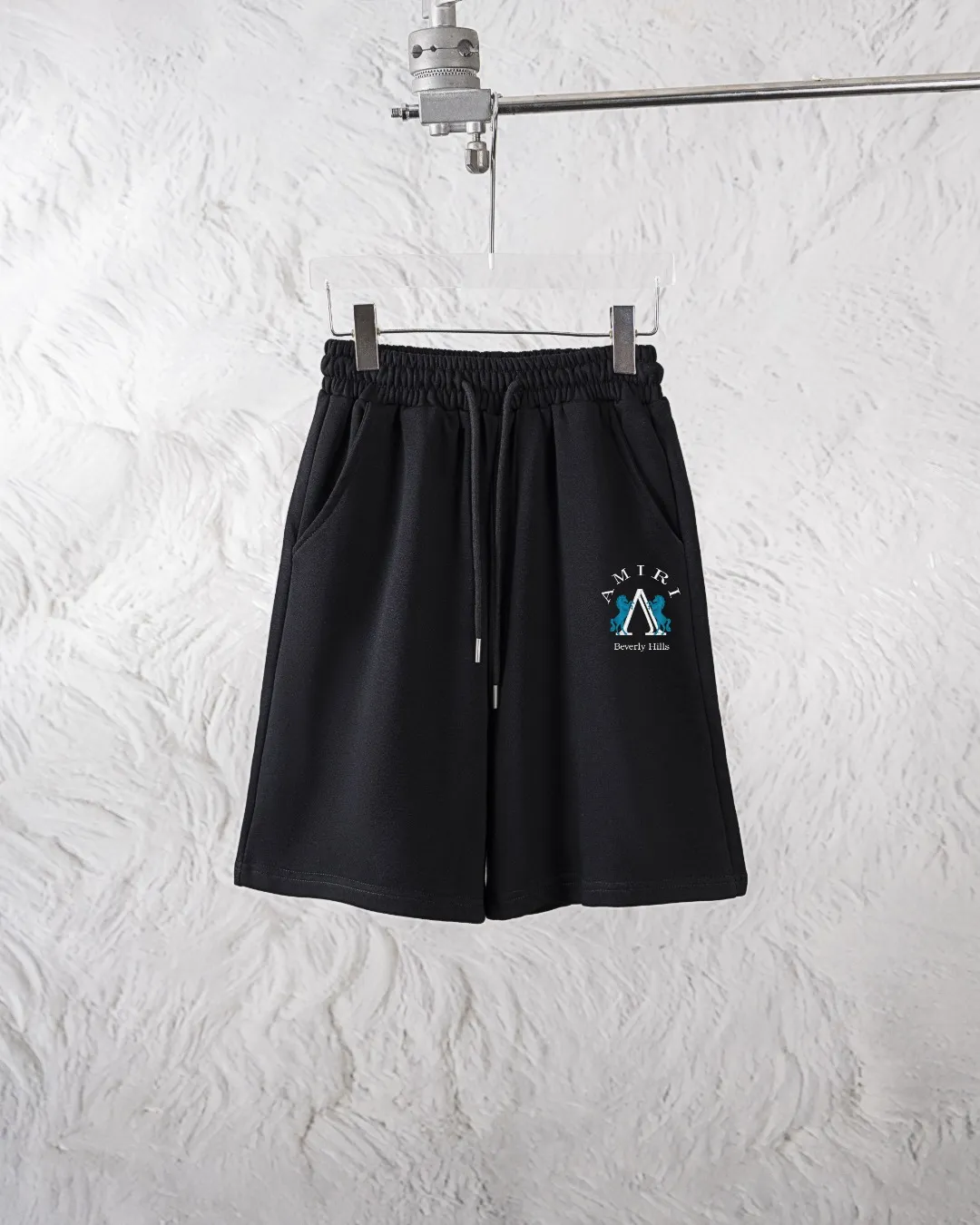 P180 AMIRI new shorts, classic printed shorts, light luxury, a must-have item for daily commuting for men and women, correct version, welcome to compare, detailed features · Made of 360g Xinjiang cotton double yarn fish scale terry fabric · Elastic waistband · Double needle stitching and cross-stitching process Color: black/grey Size: S M L XL XXL (please state your height and weight when placing an order)