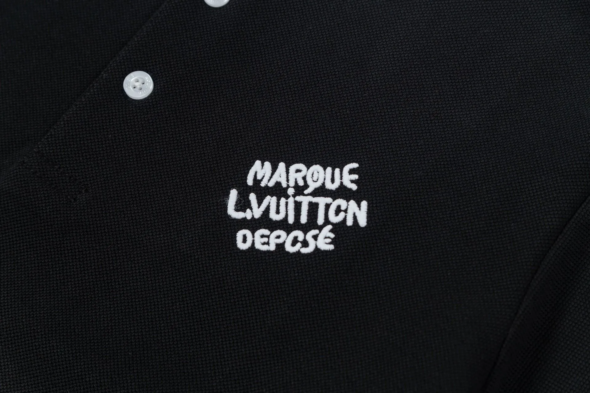 Brand: LV Weight: 270 Color: Blue Black Size: M-XXL Original customization 1:1 restoration Embroidery technology Pure cotton mercerized piqué This polo shirt is made of piqué cotton with a subtle full-width Damier jacquard texture, and the Marque L.Vuitton déposée logo embroidery lights up the sight. Pearlescent buttons add dandy style and can easily be incorporated into everyday looks.  •Regular fit •Damier jacquard pique •Marque L.Vuitton déposée embroidery on chest •Button placket at front •Pearl buttons with LV logo on top button •Ribbed collar and cuffs •100% cotton