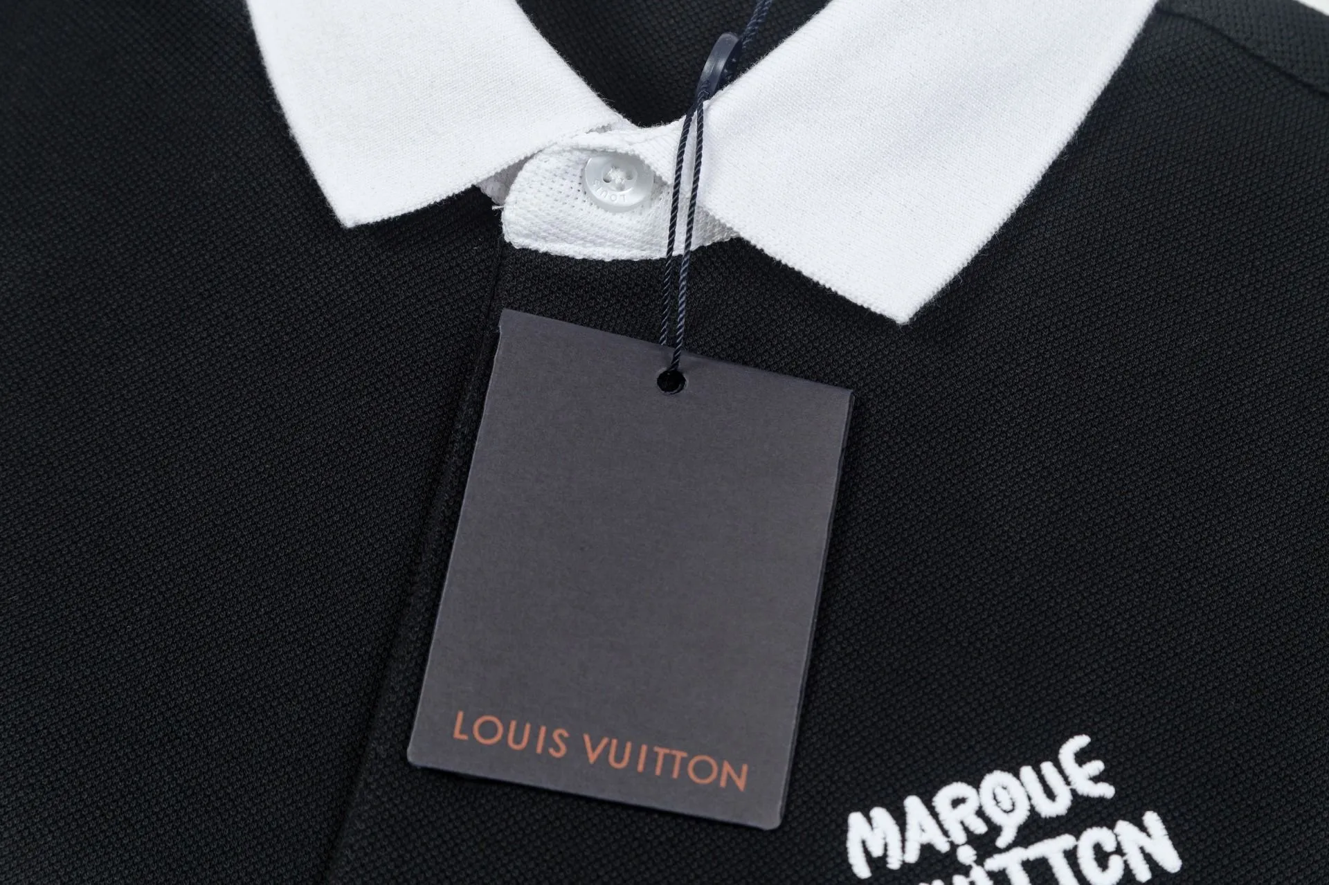 Brand: LV Weight: 270 Color: Blue Black Size: M-XXL Original customization 1:1 restoration Embroidery technology Pure cotton mercerized piqué This polo shirt is made of piqué cotton with a subtle full-width Damier jacquard texture, and the Marque L.Vuitton déposée logo embroidery lights up the sight. Pearlescent buttons add dandy style and can easily be incorporated into everyday looks.  •Regular fit •Damier jacquard pique •Marque L.Vuitton déposée embroidery on chest •Button placket at front •Pearl buttons with LV logo on top button •Ribbed collar and cuffs •100% cotton