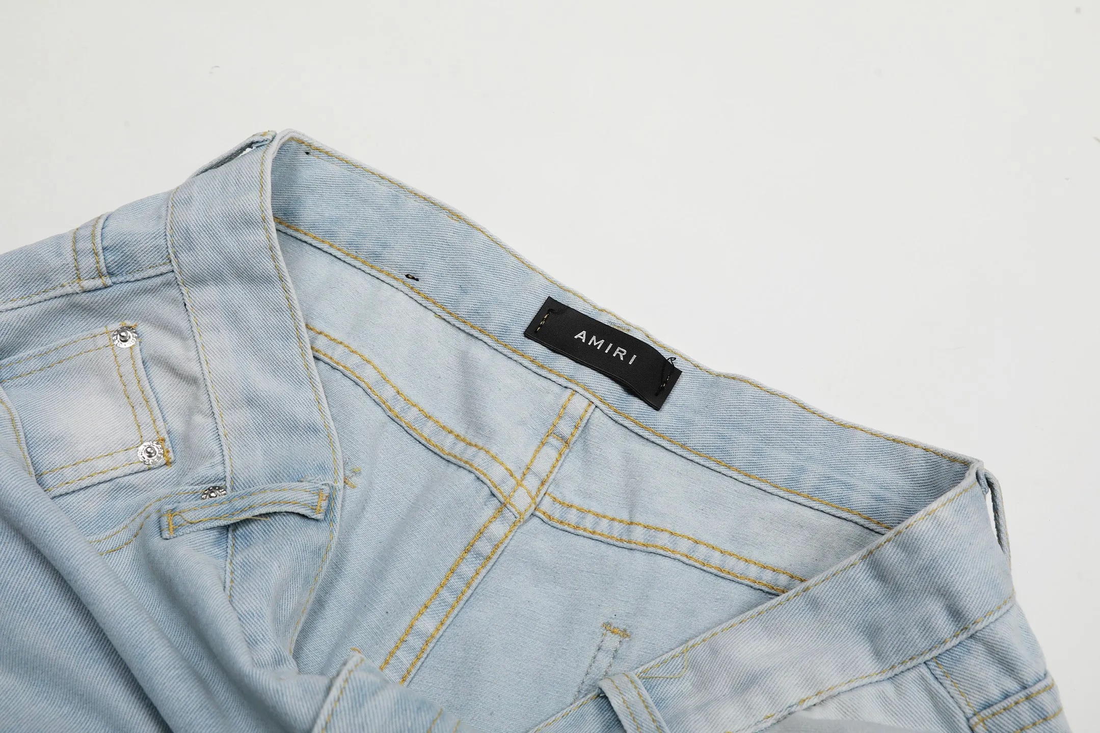 #M47 P168💰 AMIRI patch embroidery jeans trousers AMIRI high street basic ripped tight elastic jeans trousers amiri brand jeans break the production process and cutting of the original jeans, the fabrics are softer and more comfortable Hand-sewn collar label Customized logo buttons Genuine leather tag Color: Picture color Size: 30-32-34-36