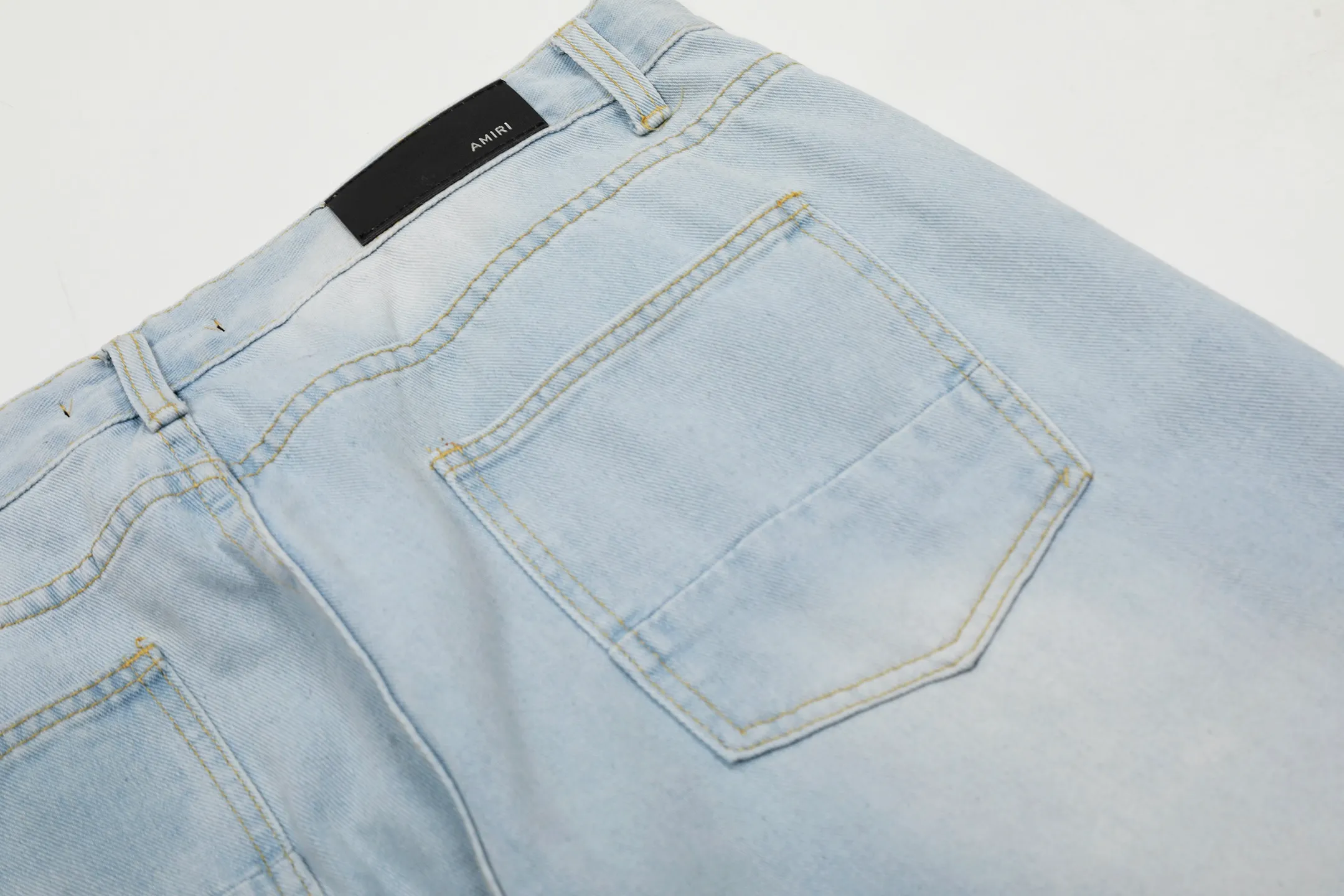 #M47 P168💰 AMIRI patch embroidery jeans trousers AMIRI high street basic ripped tight elastic jeans trousers amiri brand jeans break the production process and cutting of the original jeans, the fabrics are softer and more comfortable Hand-sewn collar label Customized logo buttons Genuine leather tag Color: Picture color Size: 30-32-34-36