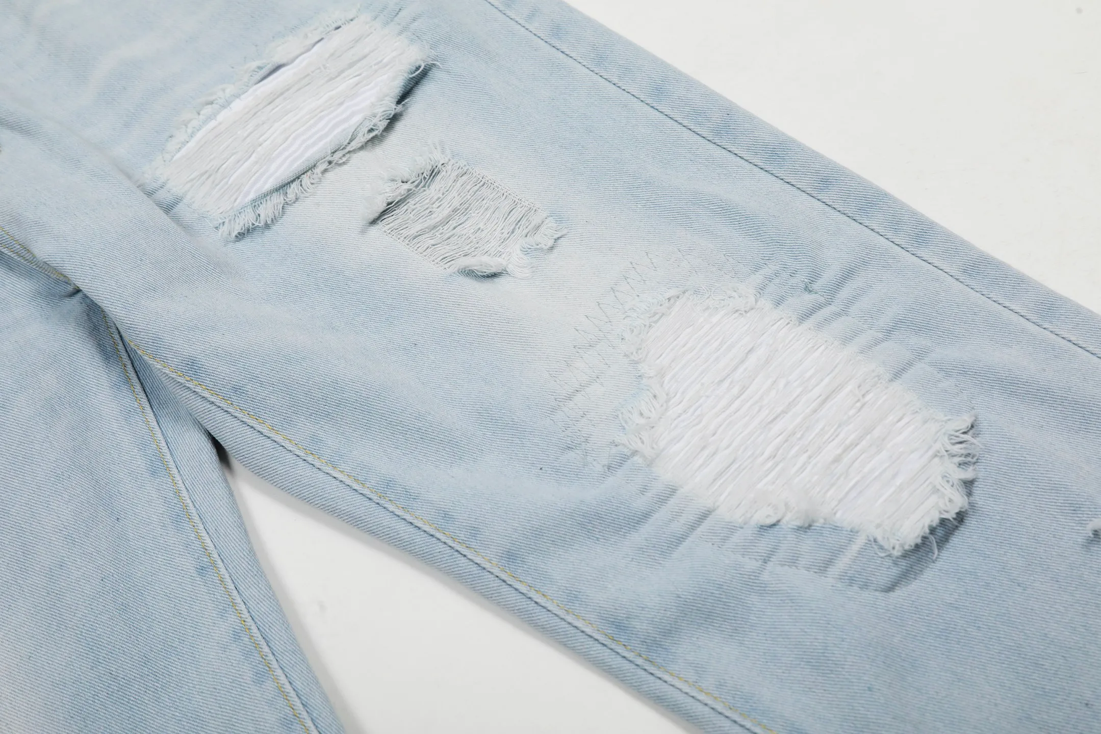 #M47 P168💰 AMIRI patch embroidery jeans trousers AMIRI high street basic ripped tight elastic jeans trousers amiri brand jeans break the production process and cutting of the original jeans, the fabrics are softer and more comfortable Hand-sewn collar label Customized logo buttons Genuine leather tag Color: Picture color Size: 30-32-34-36