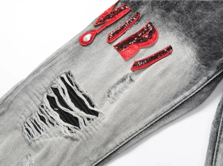#N05 P246💰 (Top version) AMIRI hot high street jeans slim fit stretch washed knife cut trousers for men AMIRI amiri is transliterated as Emil, which is the name of the founder. Mike Amiri, the founder of amiri, grew up in Los Angeles, USA. He was influenced by local street culture and Punk Rock since childhood, so he founded the amiri brand named after himself. A variety of trendy clothing meets the needs of different trendy players. Amiri clothing has novel and unique styles and is a well-known street brand in the United States. The styles and styles of many clothes are loved by many street photographers. The various clothing styles meet the dressing needs of different people, show their unique temperament, and show the trend of dressing. amiri's jeans are relatively famous. Not only do they have many styles, but the quality of the jeans is also very good. Many celebrities have also worn amiri brand jeans. Color: Picture color Size: 28, 30, 32, 34, 36 28 30 32 34 36 Waist 71 76 81 86 91 Qianlang 26.5 27.5 28.5 29.5 30.5 Hou Lang 37 38 39 40 41 Foot 14 14.8 15.6 16.4 17.2 Foreign Minister 100 102 104 106 107