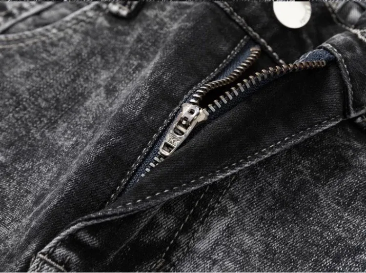 #N05 P246💰 (Top version) AMIRI hot high street jeans slim fit stretch washed knife cut trousers for men AMIRI amiri is transliterated as Emil, which is the name of the founder. Mike Amiri, the founder of amiri, grew up in Los Angeles, USA. He was influenced by local street culture and Punk Rock since childhood, so he founded the amiri brand named after himself. A variety of trendy clothing meets the needs of different trendy players. Amiri clothing has novel and unique styles and is a well-known street brand in the United States. The styles and styles of many clothes are loved by many street photographers. The various clothing styles meet the dressing needs of different people, show their unique temperament, and show the trend of dressing. amiri's jeans are relatively famous. Not only do they have many styles, but the quality of the jeans is also very good. Many celebrities have also worn amiri brand jeans. Color: Picture color Size: 28, 30, 32, 34, 36 28 30 32 34 36 Waist 71 76 81 86 91 Qianlang 26.5 27.5 28.5 29.5 30.5 Hou Lang 37 38 39 40 41 Foot 14 14.8 15.6 16.4 17.2 Foreign Minister 100 102 104 106 107