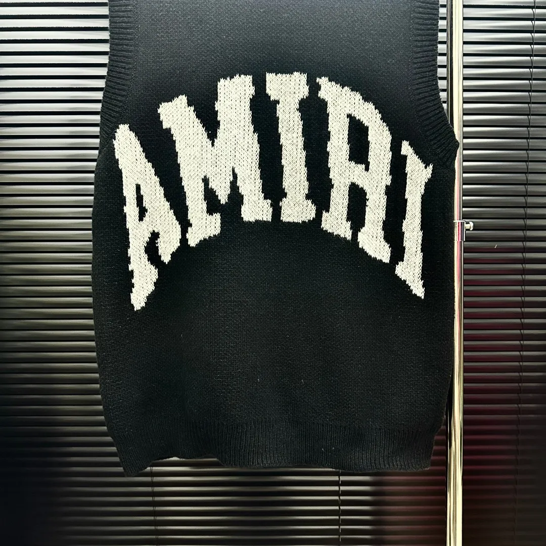 P360 The suit is not sold separately. Style: AMIRI casual knitted vest and shorts suit. Size: S-XXL. Fabric: wool blend. Accessories: full set of customized original accessories. No gender distinction. Same style for men and women.