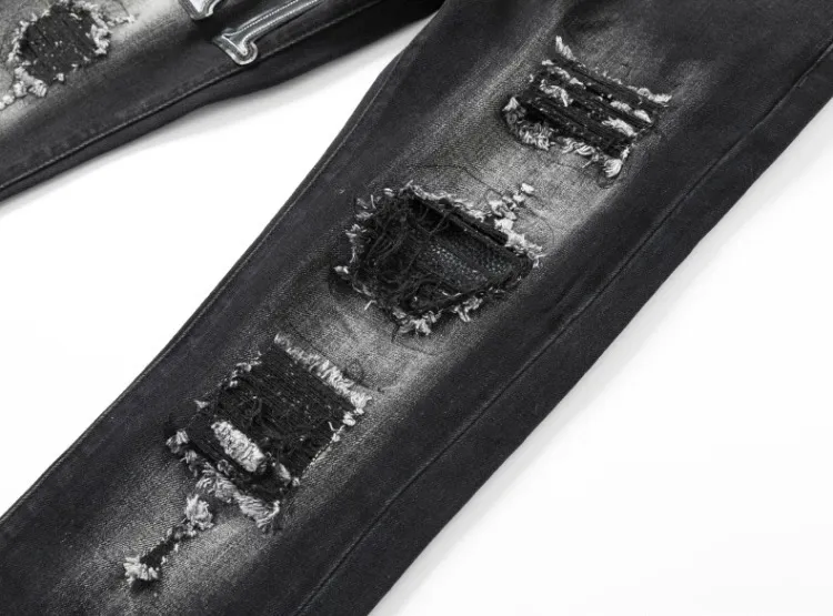 #N04 P246💰 (Extreme Version) AMIRI High Street Jeans Slim Fit Stretch Washed Knife Cut Hole Pants Men's Fashion AMIRI amiri is transliterated as Emil, which is the name of the founder. Mike Amiri, the founder of amiri, grew up in Los Angeles, USA. He was influenced by local street culture and Punk Rock since childhood, so he founded the amiri brand named after himself. A variety of trendy clothing meets the needs of different fashion players. Amiri clothing has novel and unique styles and is a well-known street brand in the United States. The styles and styles of many clothes are loved by many street photographers. The various clothing styles meet the dressing needs of different people, show their unique temperament, and show the trend of dressing. amiri's jeans are relatively famous. Not only do they have many styles, but the quality of the jeans is also very good. Many celebrities have also worn amiri brand jeans. Color: Picture color Size: 28, 30, 32, 34, 36 28 30 32 34 36 Waist 71 76 81 86 91 Qianlang 26.5 27.5 28.5 29.5 30.5 Hou Lang 37 38 39 40 41 Foot 14 14.8 15.6 16.4 17.2 Foreign Minister 100 102 104 106 107