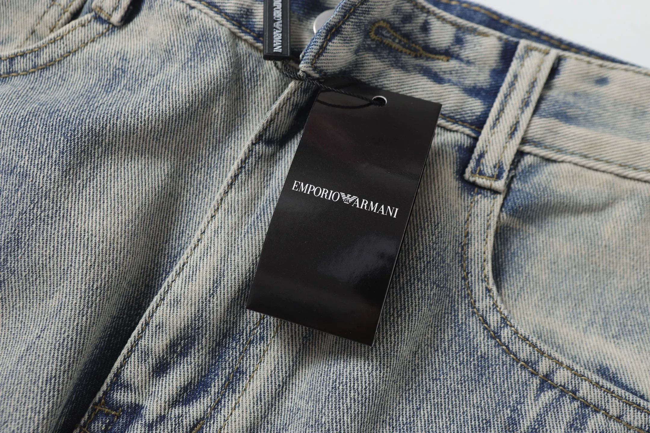 P236 Actual photo [High quality] Code: B07 Color: Picture color Size: S to XXXL AMIRI patch embroidery jeans trousers AMIRI high street basic ripped loose casual versatile jeans trousers amiri brand jeans break the production process and cutting of the original jeans, the fabrics are softer and more comfortable Hand-sewn collar label Customized logo buttons Genuine leather tag Color: Picture color Size Pants length Waist Hips Unit cm S 98 68 100 M 99 72 104 L 100 76 108 XL 101 80 112 XXL 102 84 116 XXXL 103 88 120