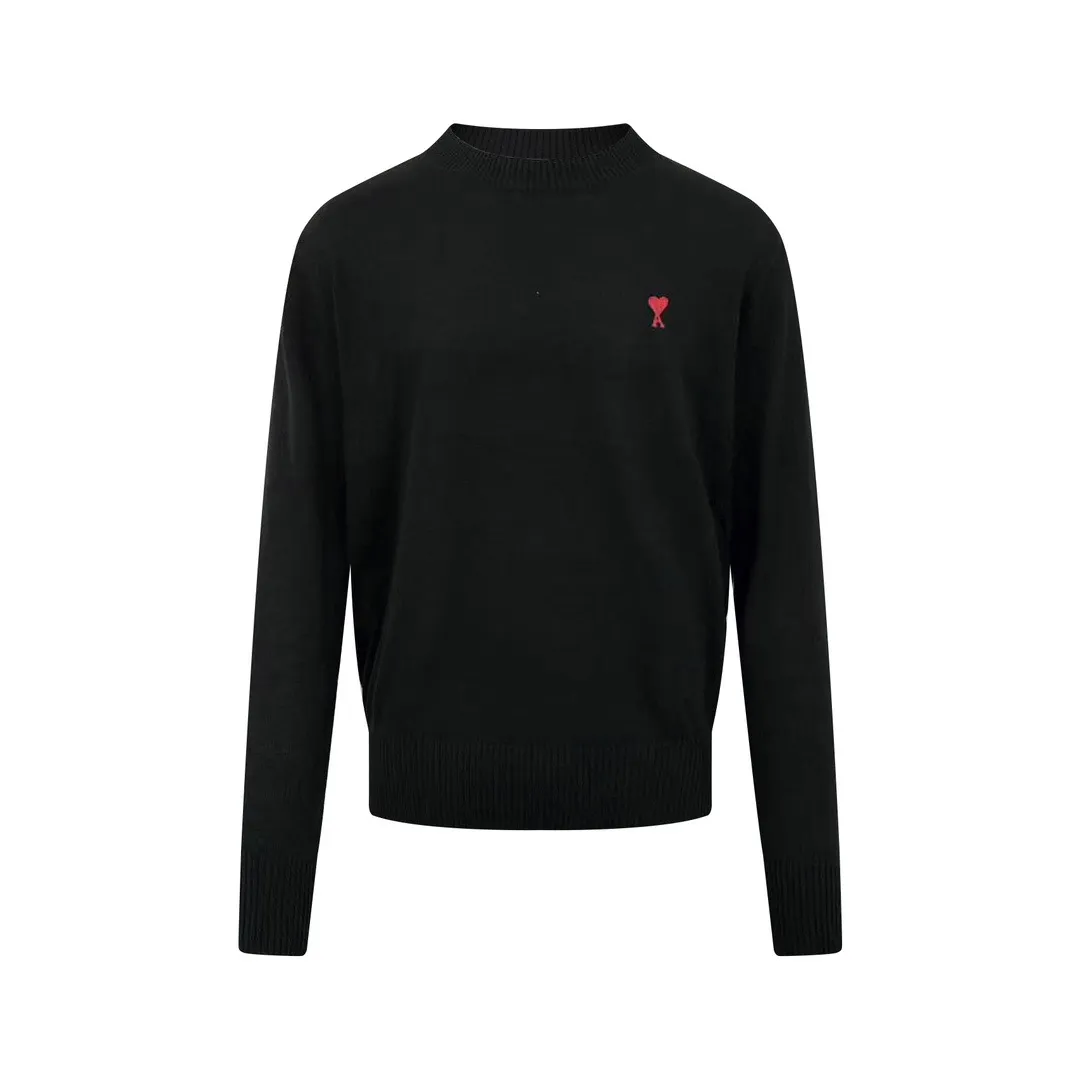 🅿️400 Ami red love embroidered crew neck sweater (black). The original purchase was 3,100 and developed. The fabric is made of custom-woven luxurious and ultra-fine merino wool. It is soft and delicate, comfortable and close to the skin. The main color is deep black. A bright red love heart jumps on the chest, adding a touch of agility and playfulness. The brand is highly recognizable. It is the ultimate simplification of color, and it conveys the love and persistence of life. Encounter the ultimate simplicity, the well-deserved king of all-matching, using imported machine embroidery technology. Using advanced computer control systems and precision mechanical components, Ami's love embroidery work is realized with high precision. The lines are smooth and delicate. The garments are washed with softening and deodorizing technology. Professional washing equipment and specific detergents are used to deeply clean and deodorize the clothes to improve the feel and appearance of the clothes. Size:S-M-L-XL