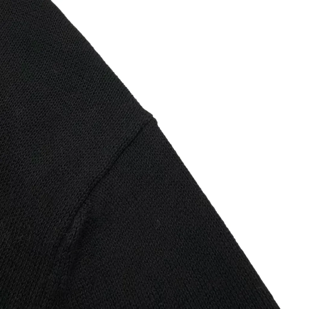 🅿️400 Ami red love embroidered crew neck sweater (black). The original purchase was 3,100 and developed. The fabric is made of custom-woven luxurious and ultra-fine merino wool. It is soft and delicate, comfortable and close to the skin. The main color is deep black. A bright red love heart jumps on the chest, adding a touch of agility and playfulness. The brand is highly recognizable. It is the ultimate simplification of color, and it conveys the love and persistence of life. Encounter the ultimate simplicity, the well-deserved king of all-matching, using imported machine embroidery technology. Using advanced computer control systems and precision mechanical components, Ami's love embroidery work is realized with high precision. The lines are smooth and delicate. The garments are washed with softening and deodorizing technology. Professional washing equipment and specific detergents are used to deeply clean and deodorize the clothes to improve the feel and appearance of the clothes. Size:S-M-L-XL