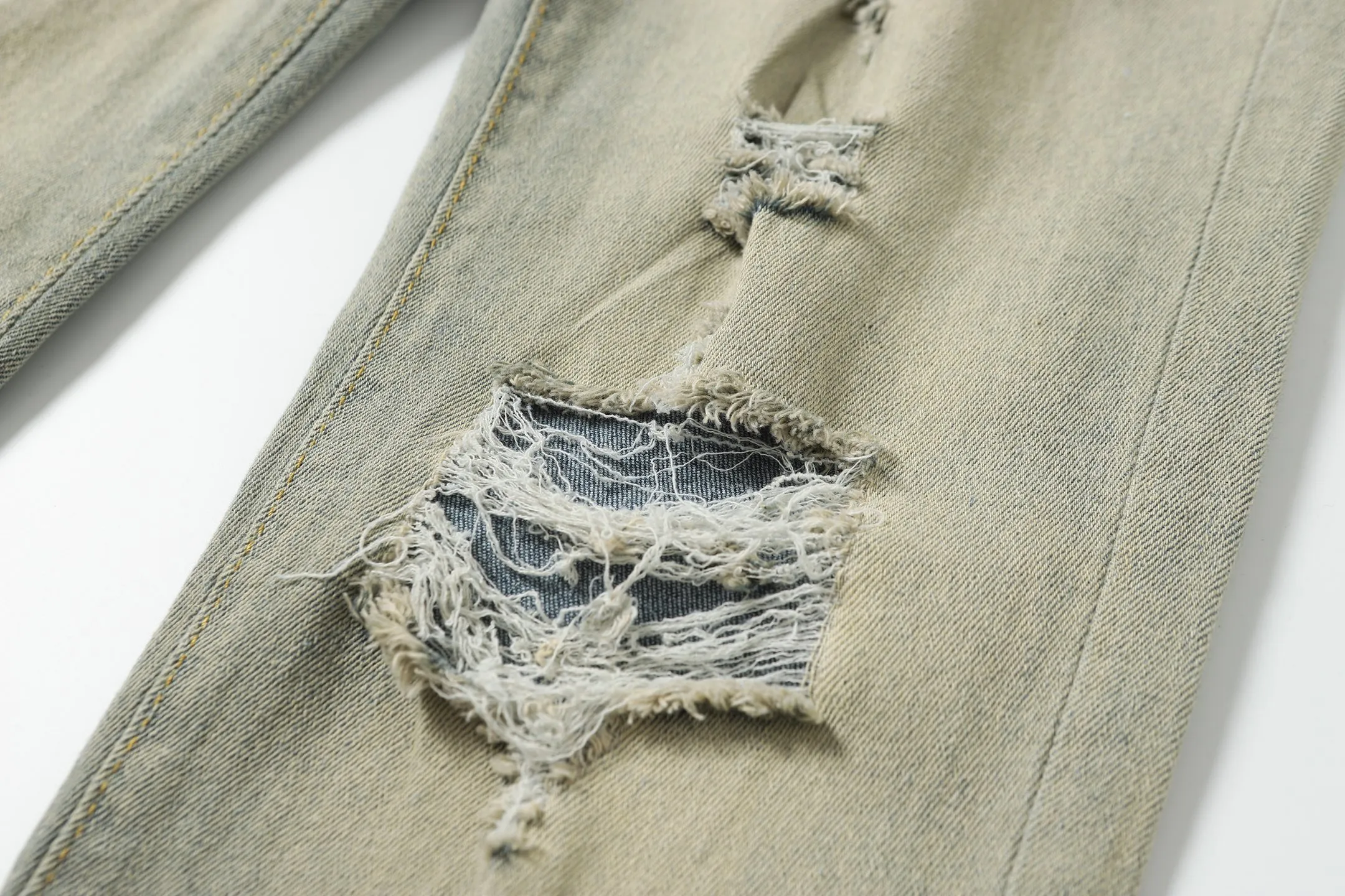 P280 AMIRI 25ss patch embroidery jeans trousers AMIRI high street basic ripped loose casual versatile jeans trousers amiri brand jeans break the production process and cutting of the original jeans, the fabrics are softer and more comfortable Hand-sewn collar label Customized logo buttons Genuine leather tag Color: Picture color Code number: 28-36
